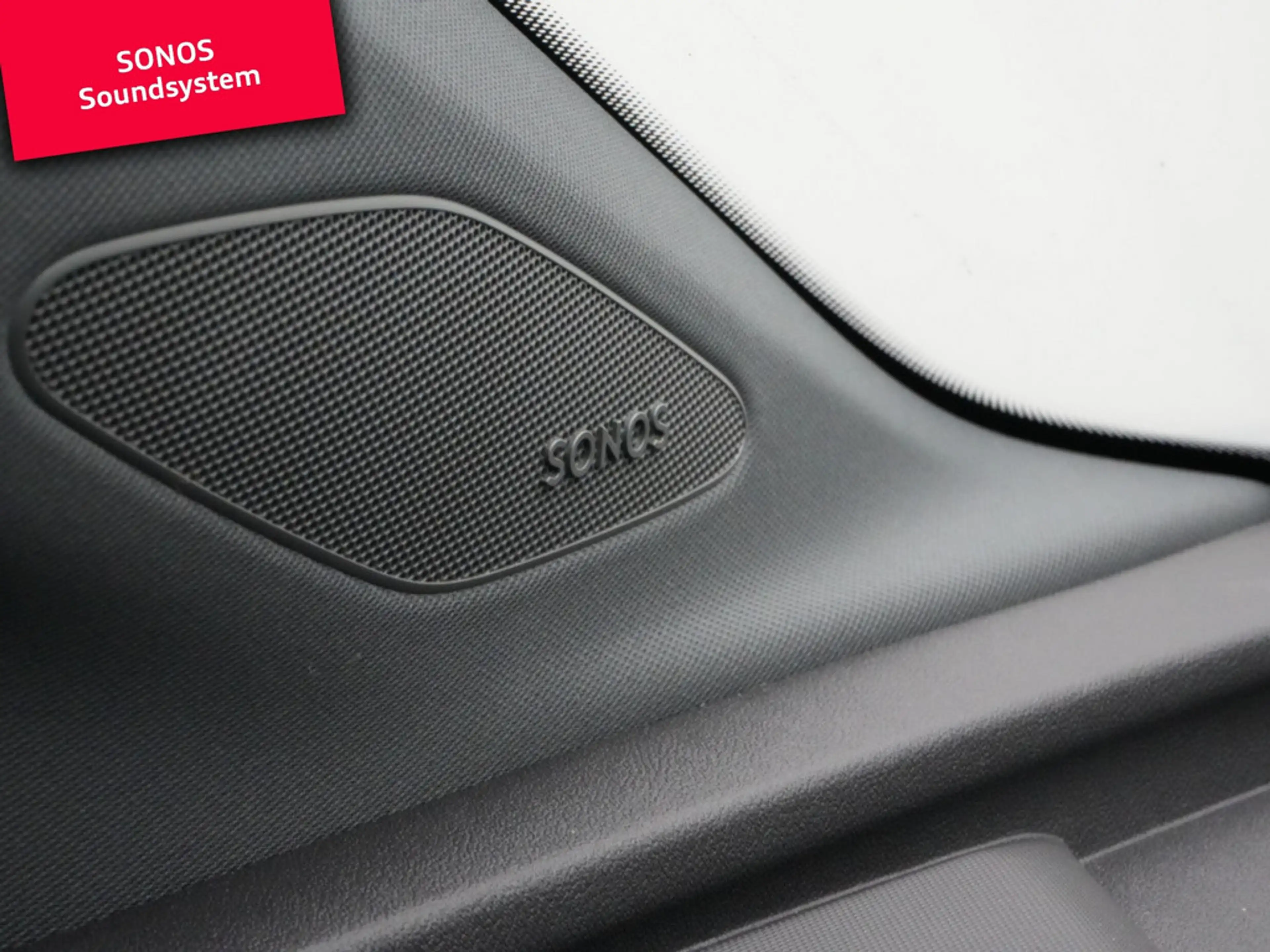 Audi Q4 e-tron — photo 13