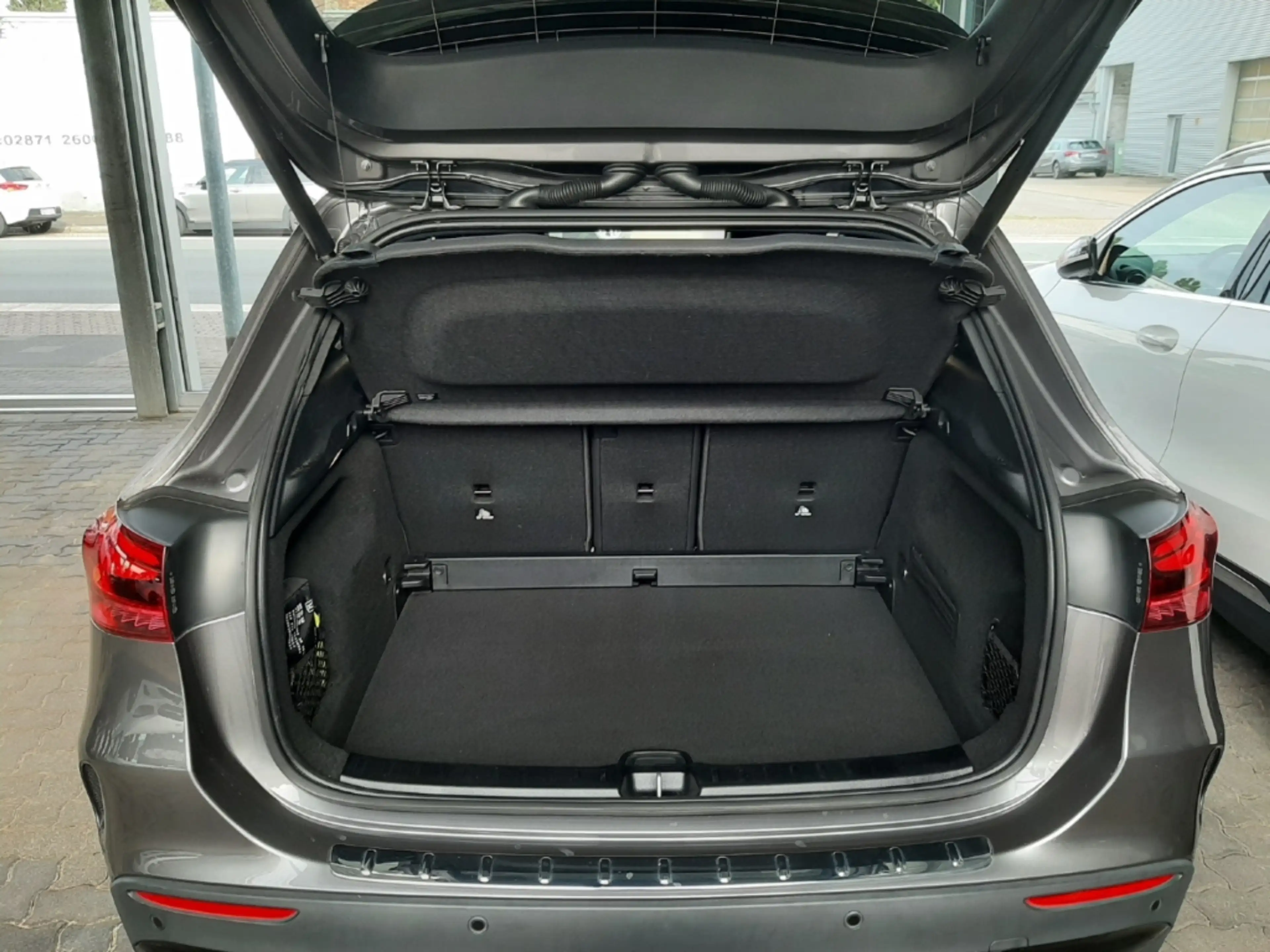 Mercedes-Benz GLA 200 AMG Line Advanced Night — photo 9