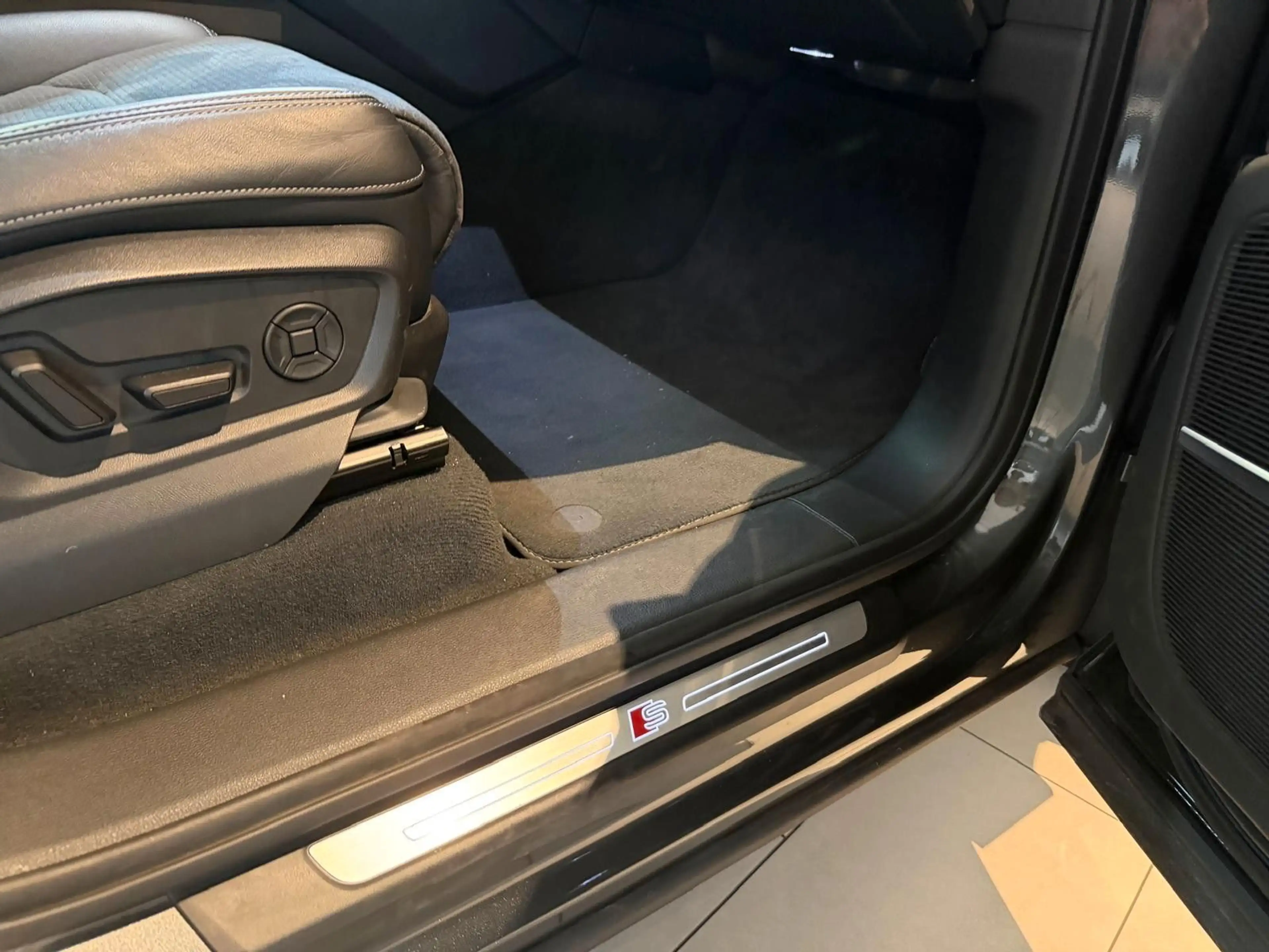 Audi Q7 50 TDI quattro S line/Pano/7-Sitzer/1.Hand — photo 11