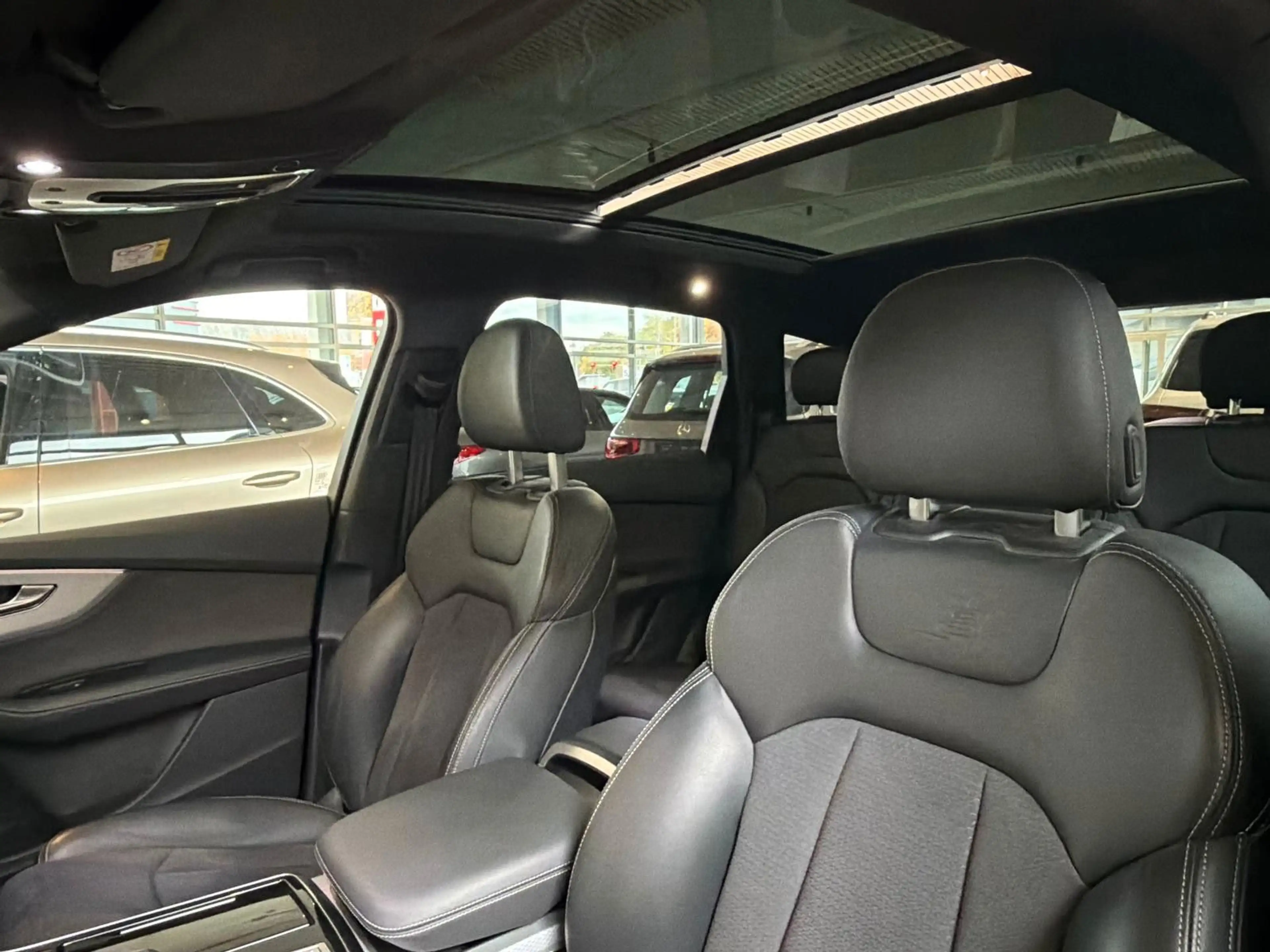 Audi Q7 50 TDI quattro S line/Pano/7-Sitzer/1.Hand — photo 10