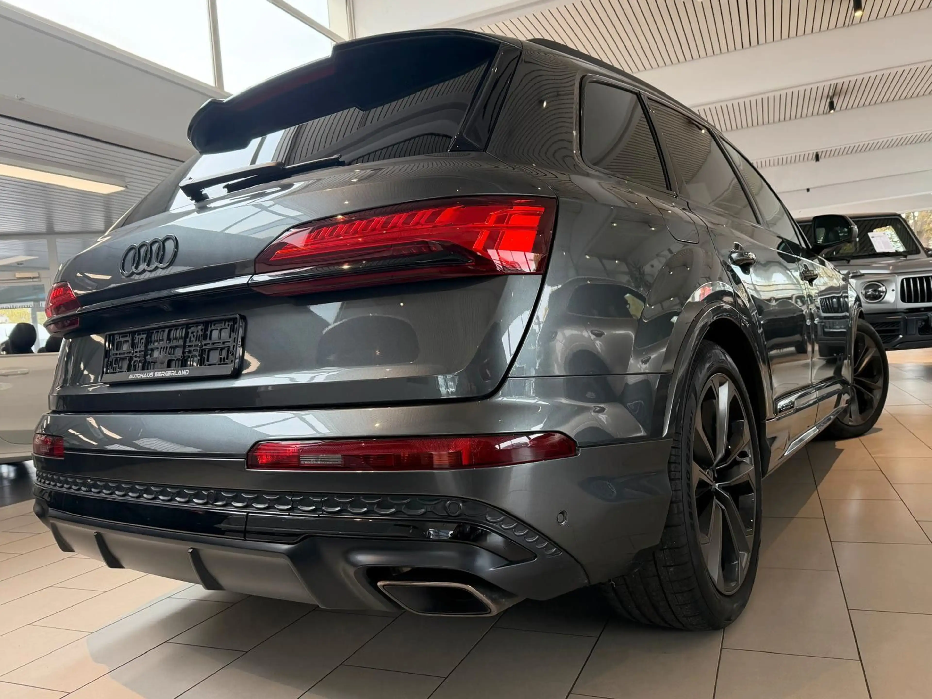 Audi Q7 50 TDI quattro S line/Pano/7-Sitzer/1.Hand — photo 2