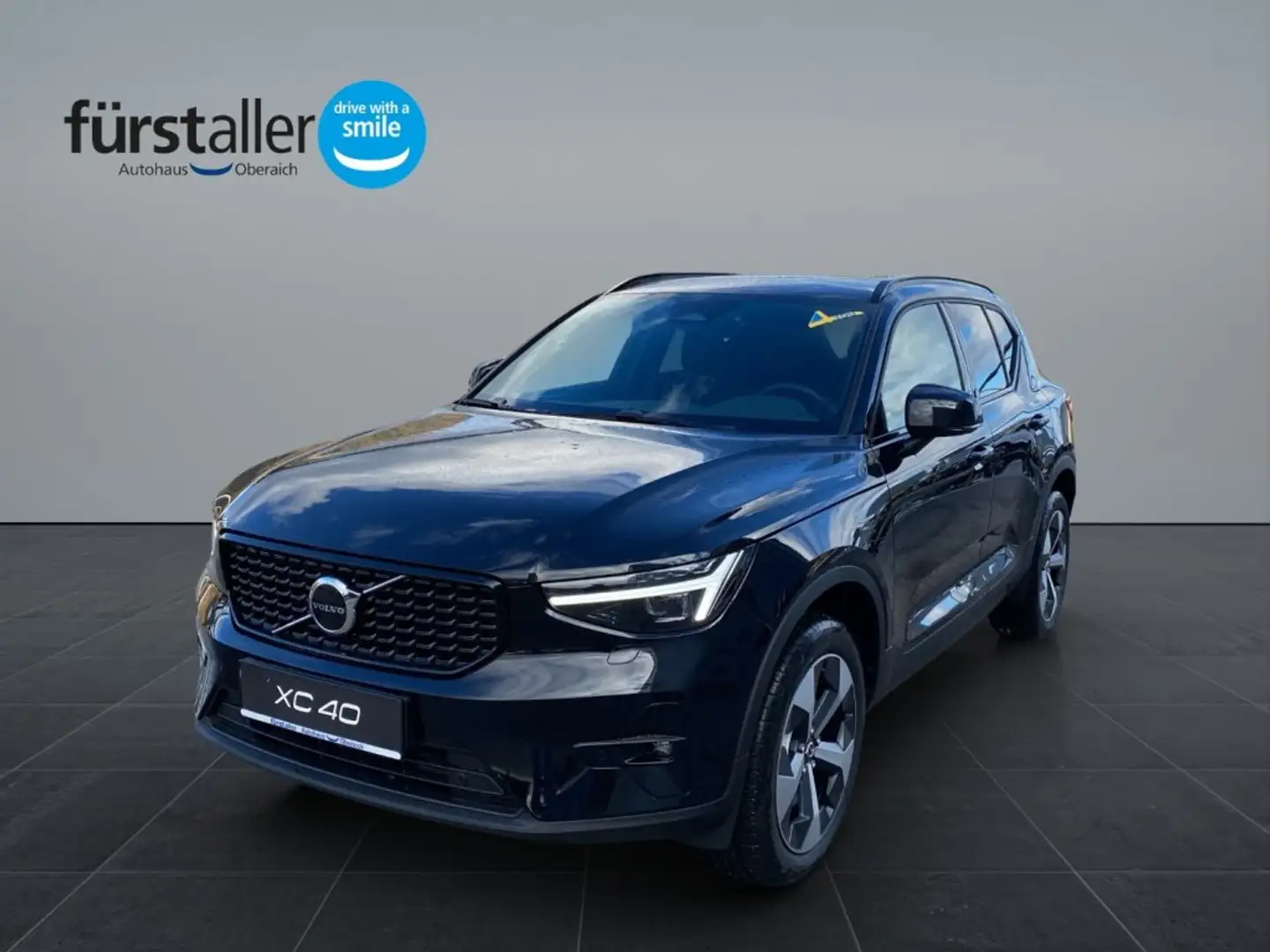 Volvo XC40 4you Edition, Plus, B3 Mild Hybrid, Benzin, Dark Schwarz - 1