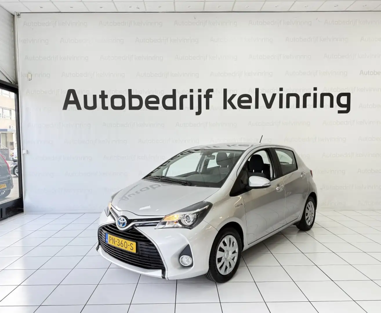 Toyota Yaris 1.5 Hybrid Aspirat. Сірий - 2