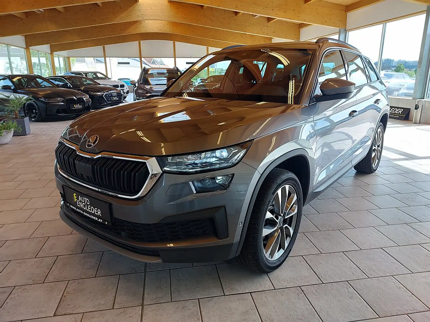 Skoda Kodiaq 2,0 TDI SCR 4x4 Style Tour DSG Grau - 2