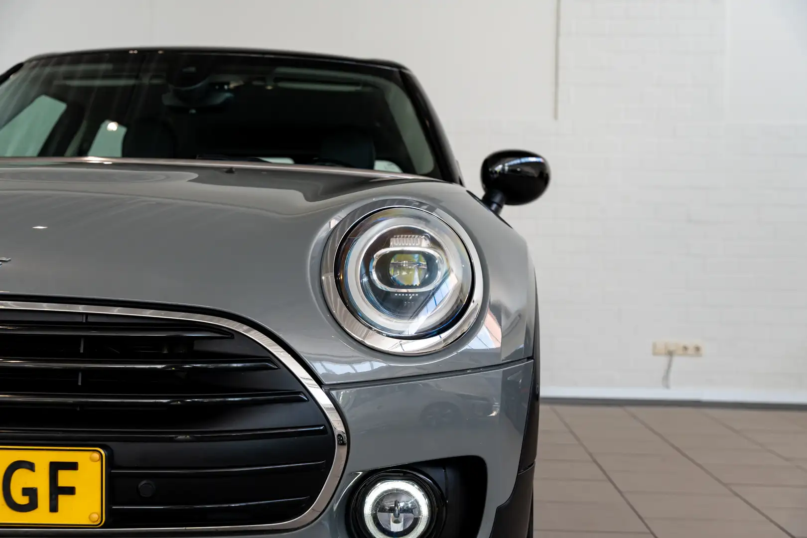 MINI Cooper Clubman Mini 1.5 Pepper Automaat | Serious Business Pack | Grijs - 2