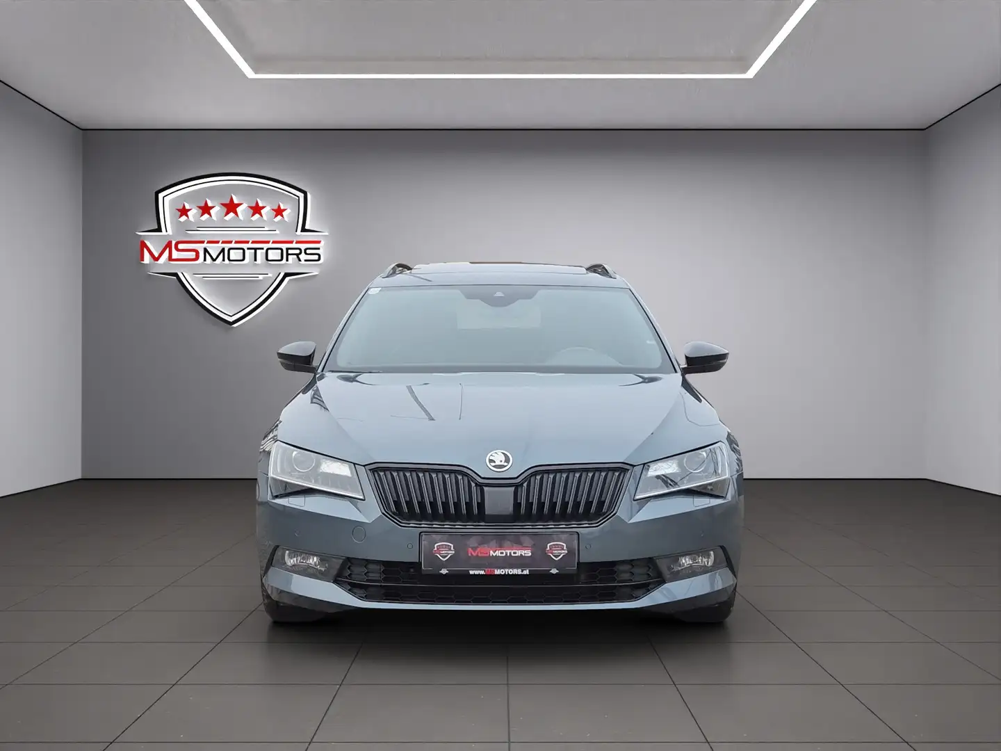 Skoda Superb 2,0 TDI Sportline DSG*ACC*PANO*19 ZOLL*KEYLESS* Grau - 2
