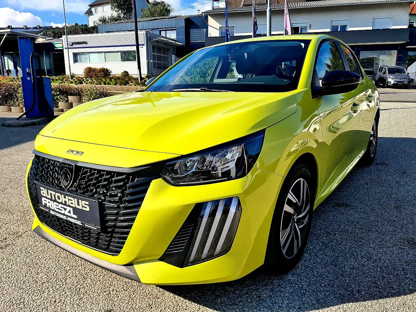Peugeot 208 Style PureTech 75 S&S Gelb - 1