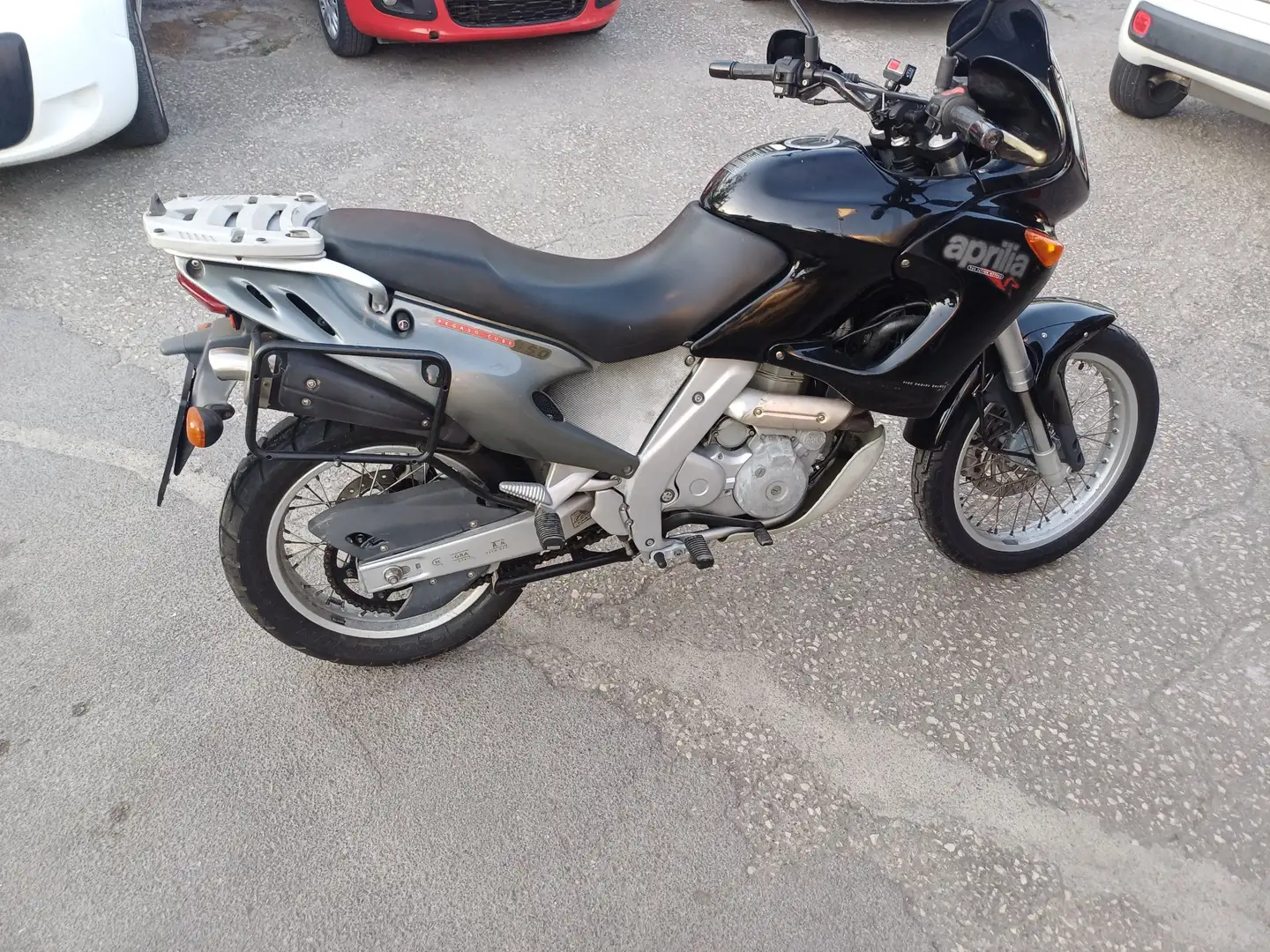 Aprilia Pegaso 650 Schwarz - 2