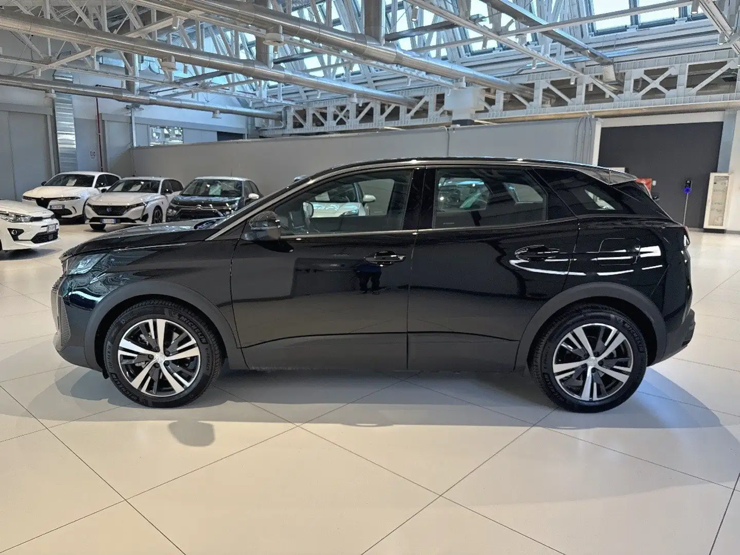 Peugeot 3008 Hybrid 225 e-EAT8 Active Pack Nero - 2