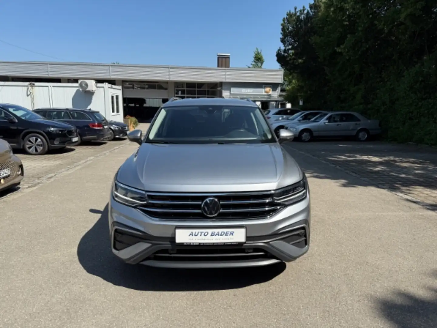 Volkswagen Tiguan Allspace 1.5 TSI Life 7-Sitzer Kamera AHK Argento - 2
