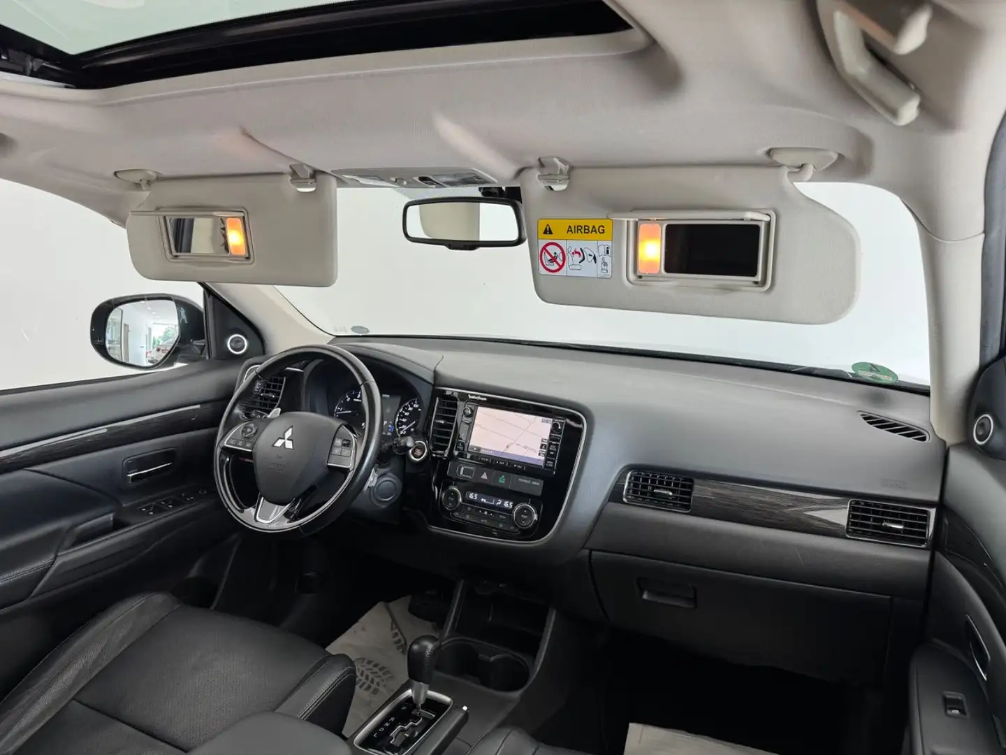 Mitsubishi Outlander 2.2 DI-D Top 4WD|7-SITZER|GSD|XENON| Noir - 2