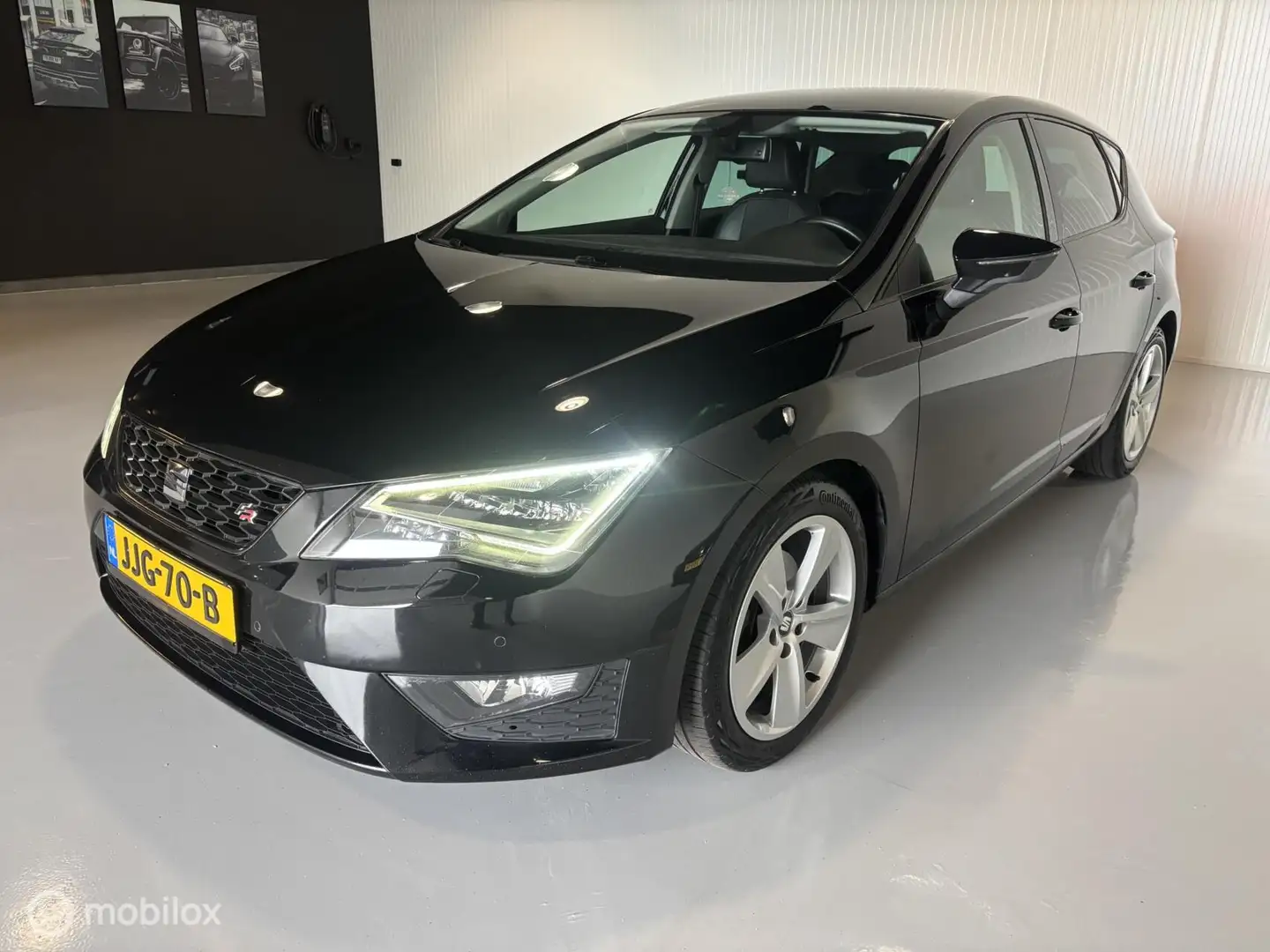 SEAT Leon 1.4 TSI ACT FR Dynamic Zwart - 2