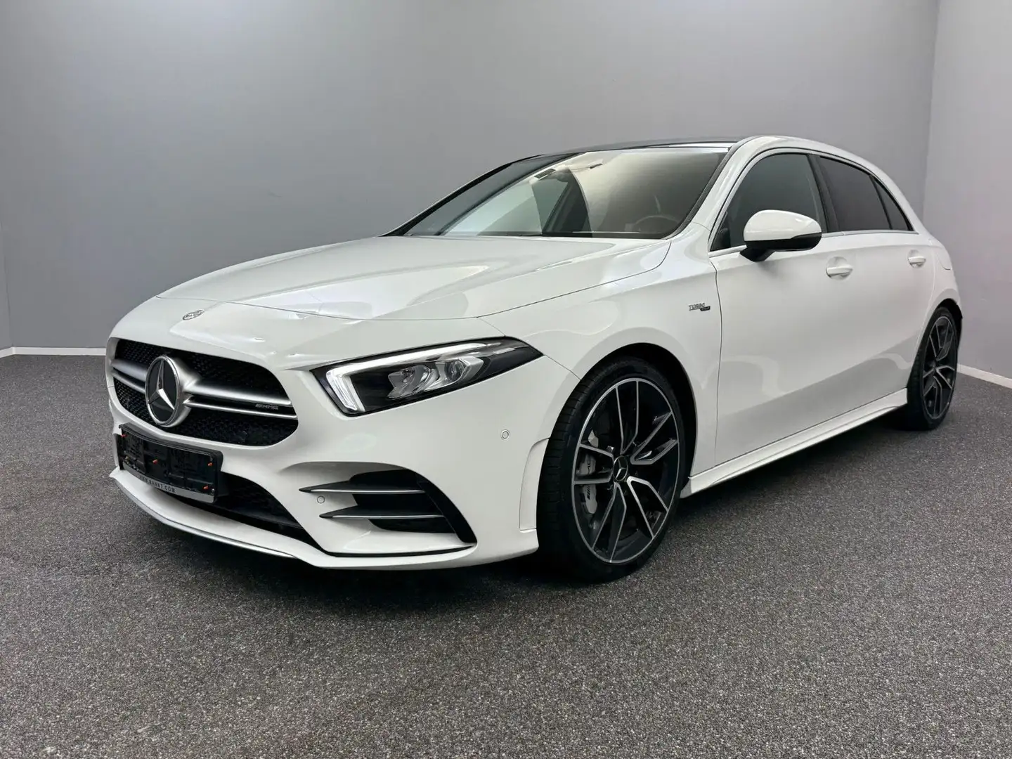 Mercedes-Benz A 35 AMG 4Mati*PANO*KAM*BURMESTER*AMBI-LIGHT*19Z Blanc - 1