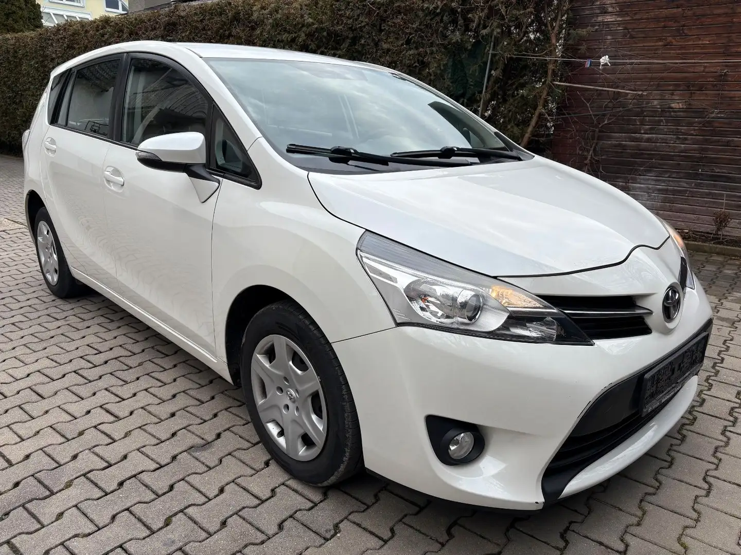 Toyota Verso 2.0l D-4D Life *06/2027* Keine Klima* Wit - 2