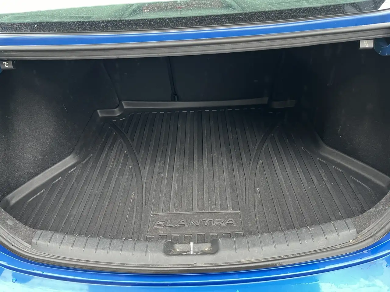 Hyundai ELANTRA снимка Hyundai ELANTRA