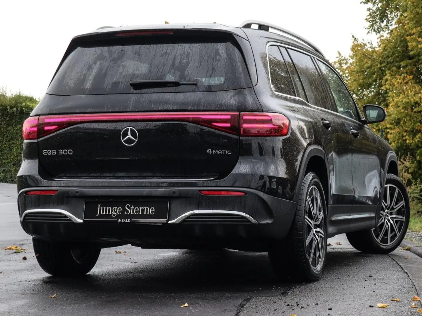 Mercedes-Benz EQB 300 4M AMG-Sport/AHK/HUD/Cam/LED/Totw/Ambi Schwarz - 2