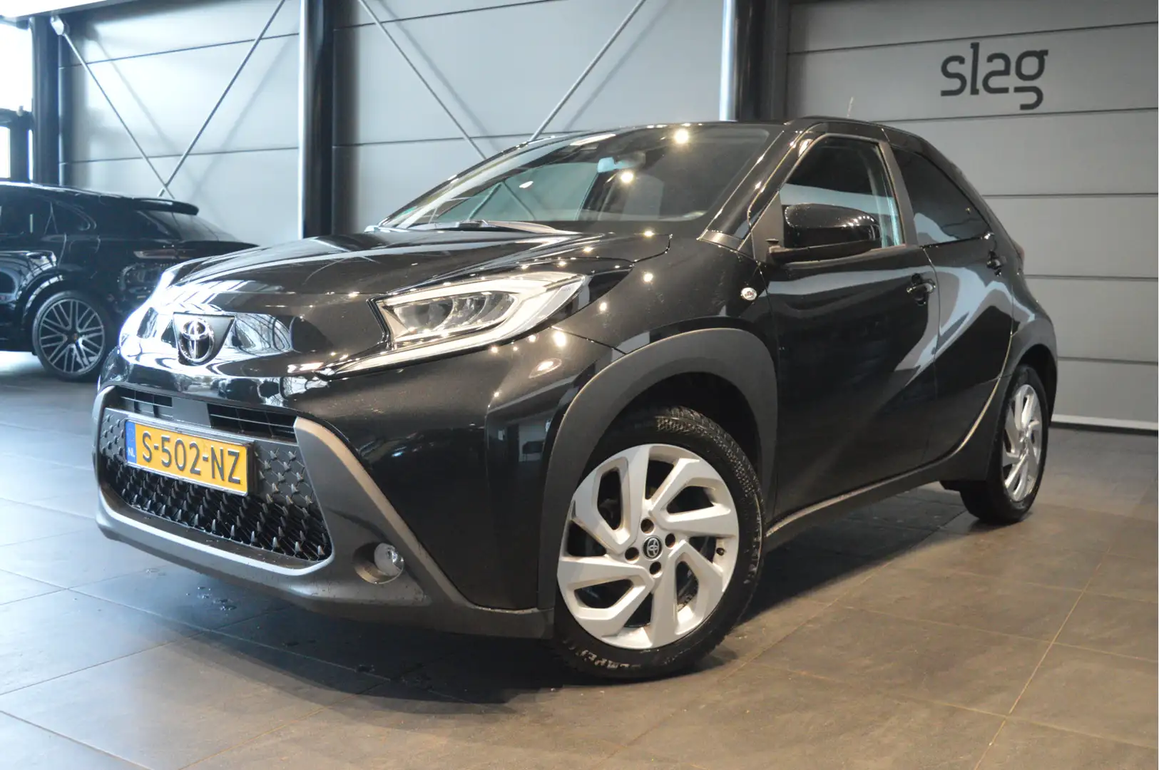 Toyota Aygo X 1.0 VVT-i MT first carplay camera cruise led 17 in Zwart - 1