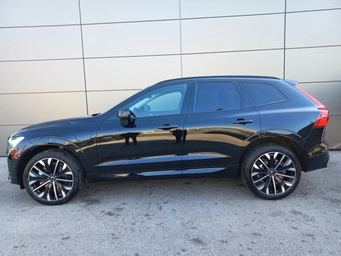 Volvo XC60 Ultra T6 AWD Ultra Dark Schwarz - 2