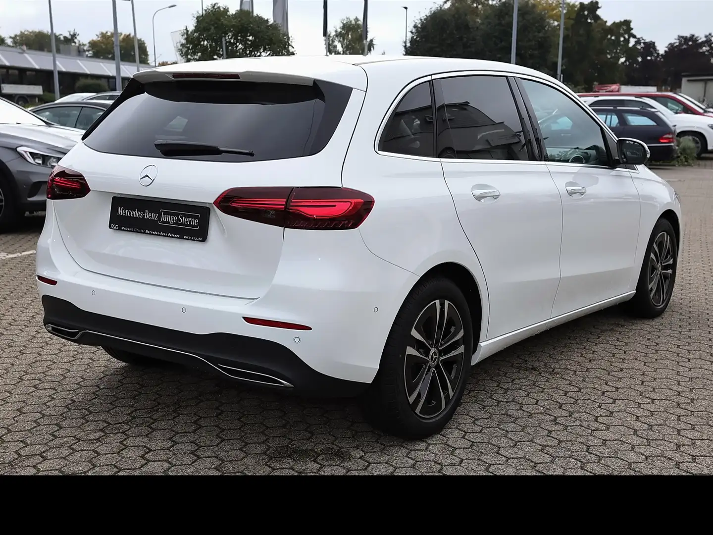 Mercedes-Benz B 200 DISTRONIC+360°+TOTWINKEL+KEYLESS+MBUX+17" Weiß - 2