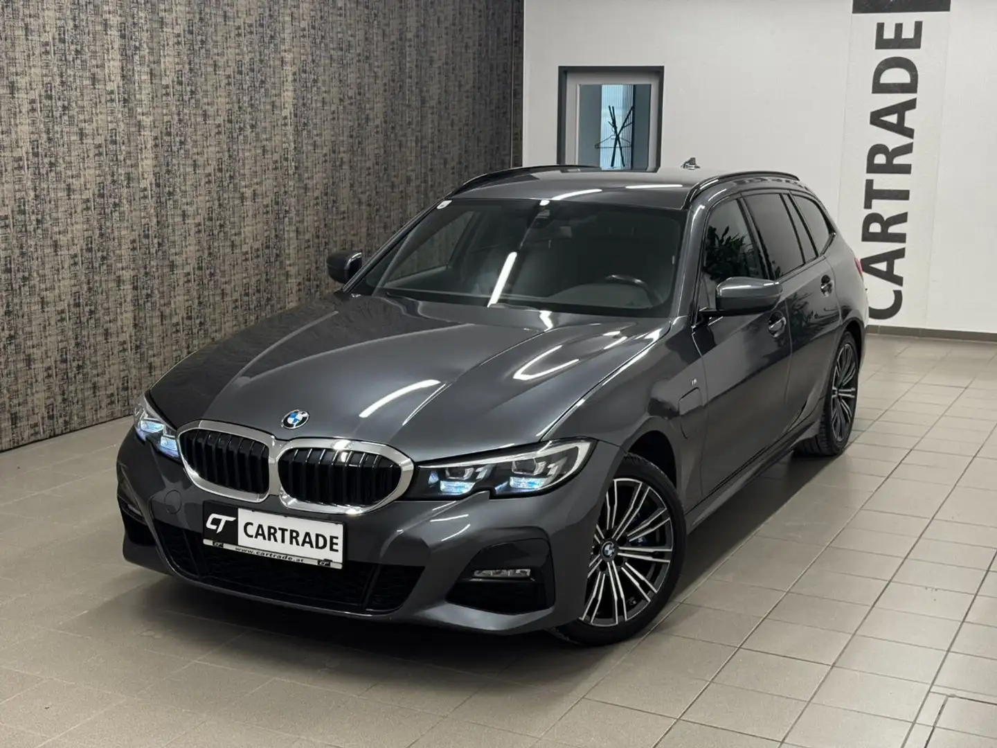 BMW 330 e M-Sport Grau - 2