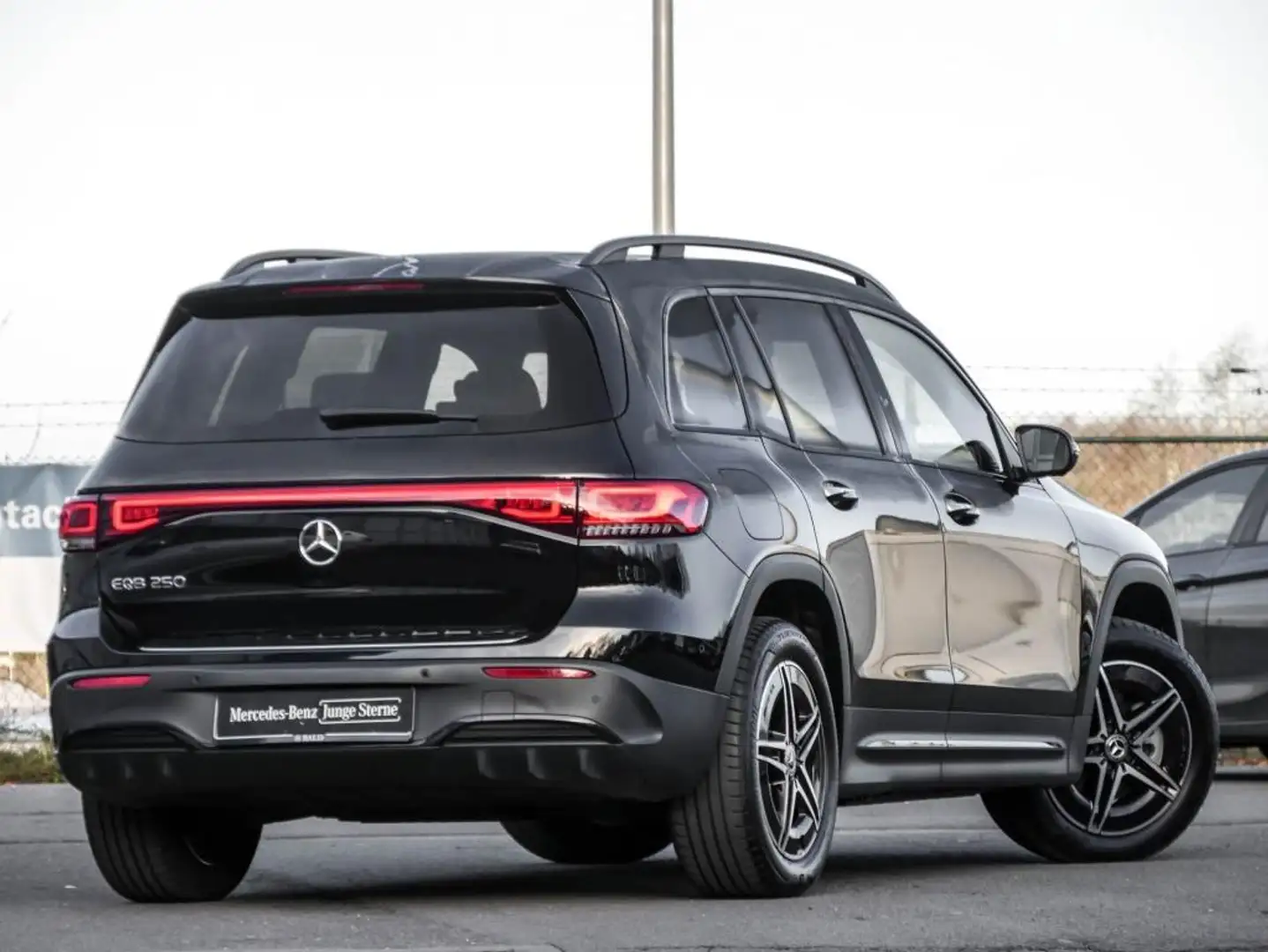 Mercedes-Benz EQB 250 AMG-Sport/Pano/Night/Distr/360/HUD/Ambi Schwarz - 2