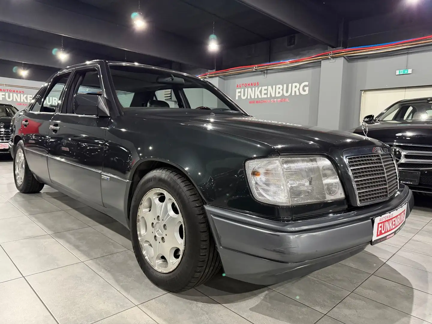 Mercedes-Benz 320 Sportline DEUTSCH/2.HD/AUT/LEDER/ESSD/SHZ Black - 1