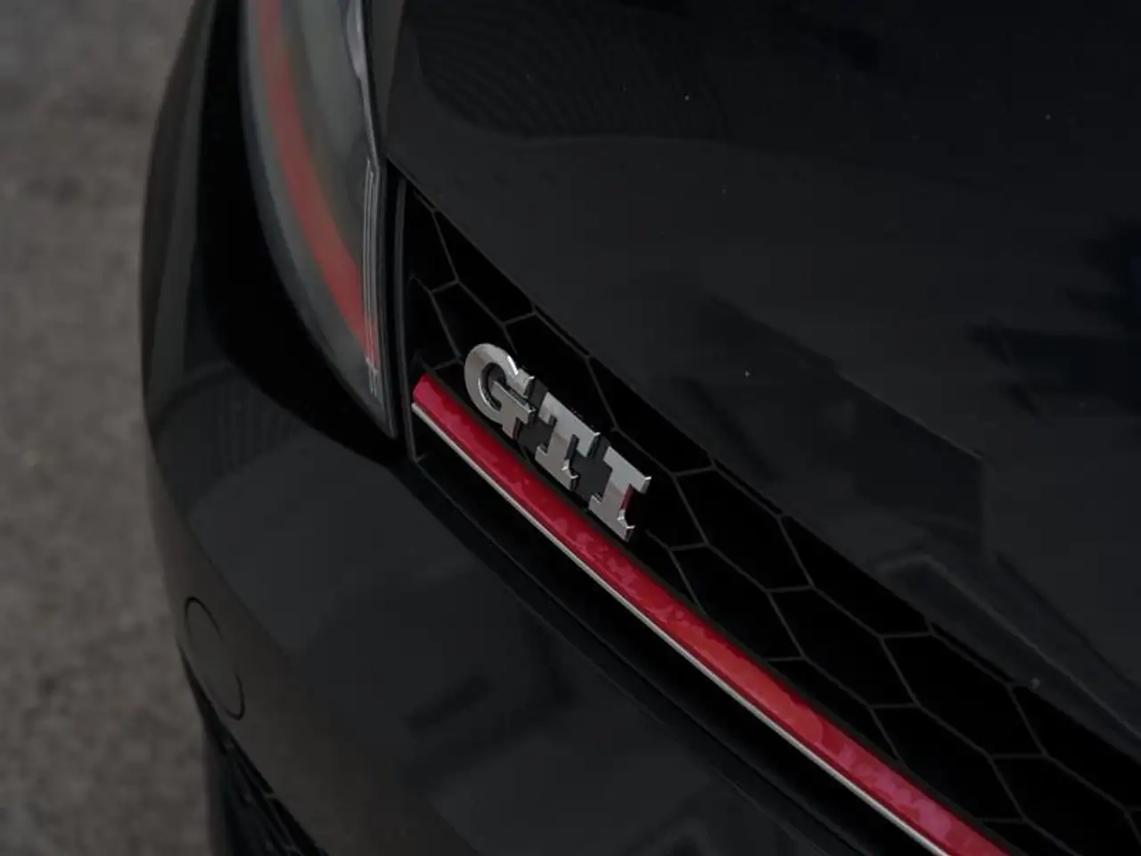 Volkswagen Golf GTI снимка Volkswagen Golf GTI