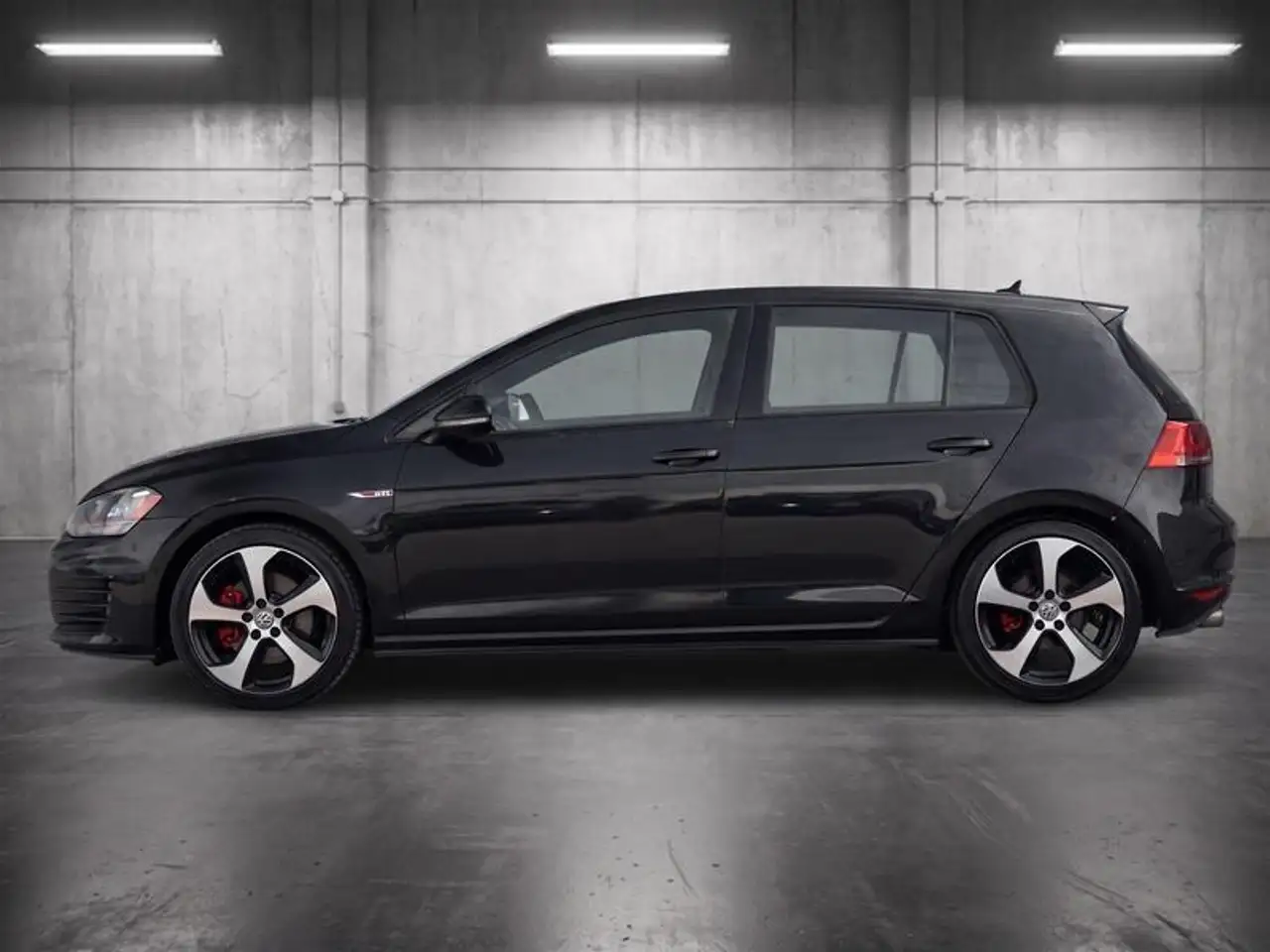 Volkswagen Golf GTI снимка Volkswagen Golf GTI