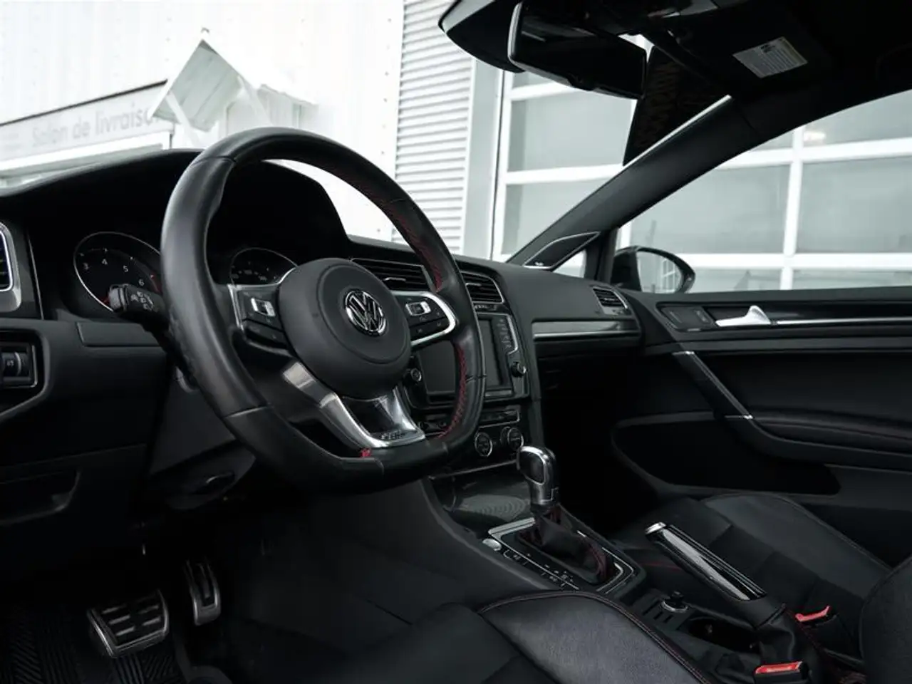 Volkswagen Golf GTI снимка Volkswagen Golf GTI