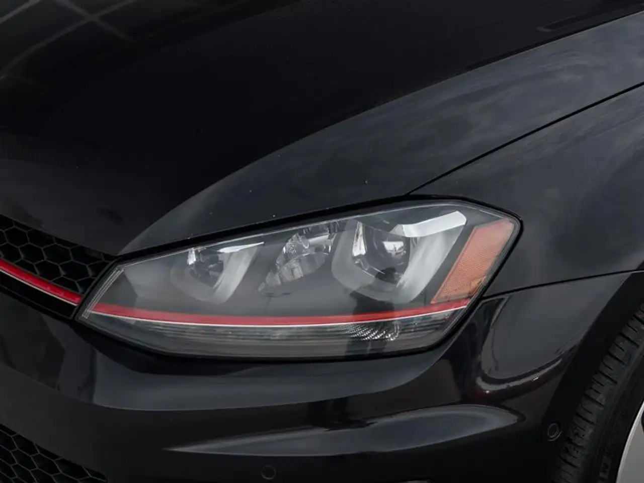 Volkswagen Golf GTI снимка Volkswagen Golf GTI