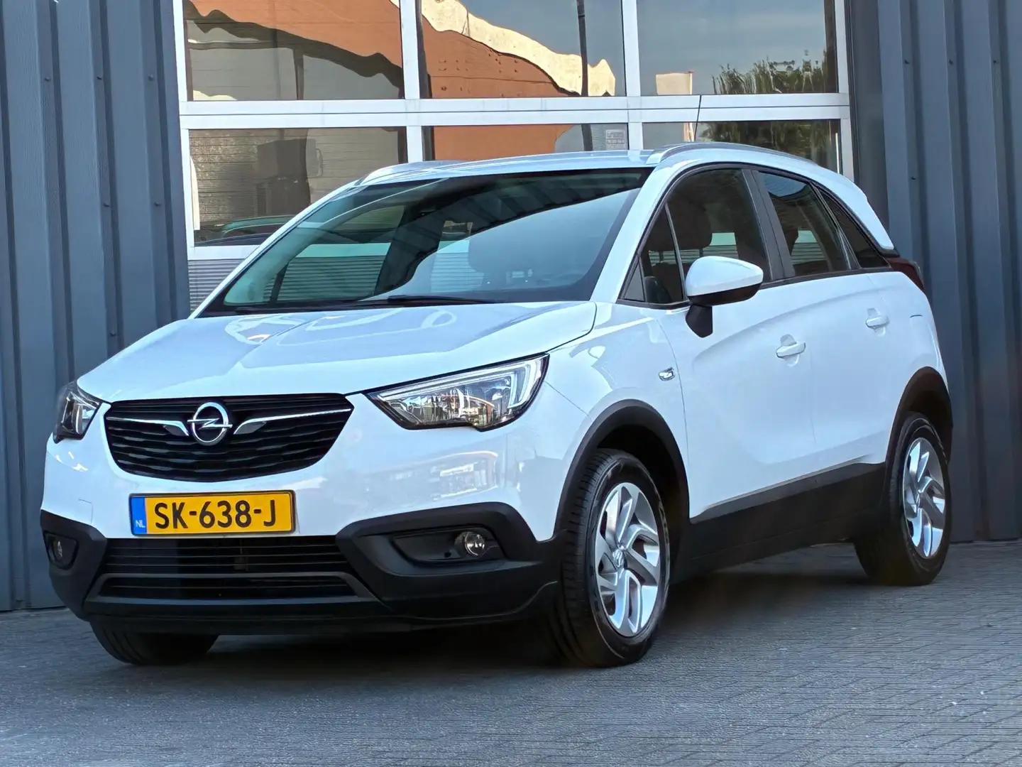 Opel Crossland X 1.2 Innovation Navigatie, Airconditioning, PDC, LM Wit - 1