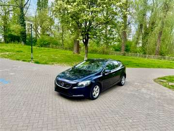 V40 2.0 D2 Momentum