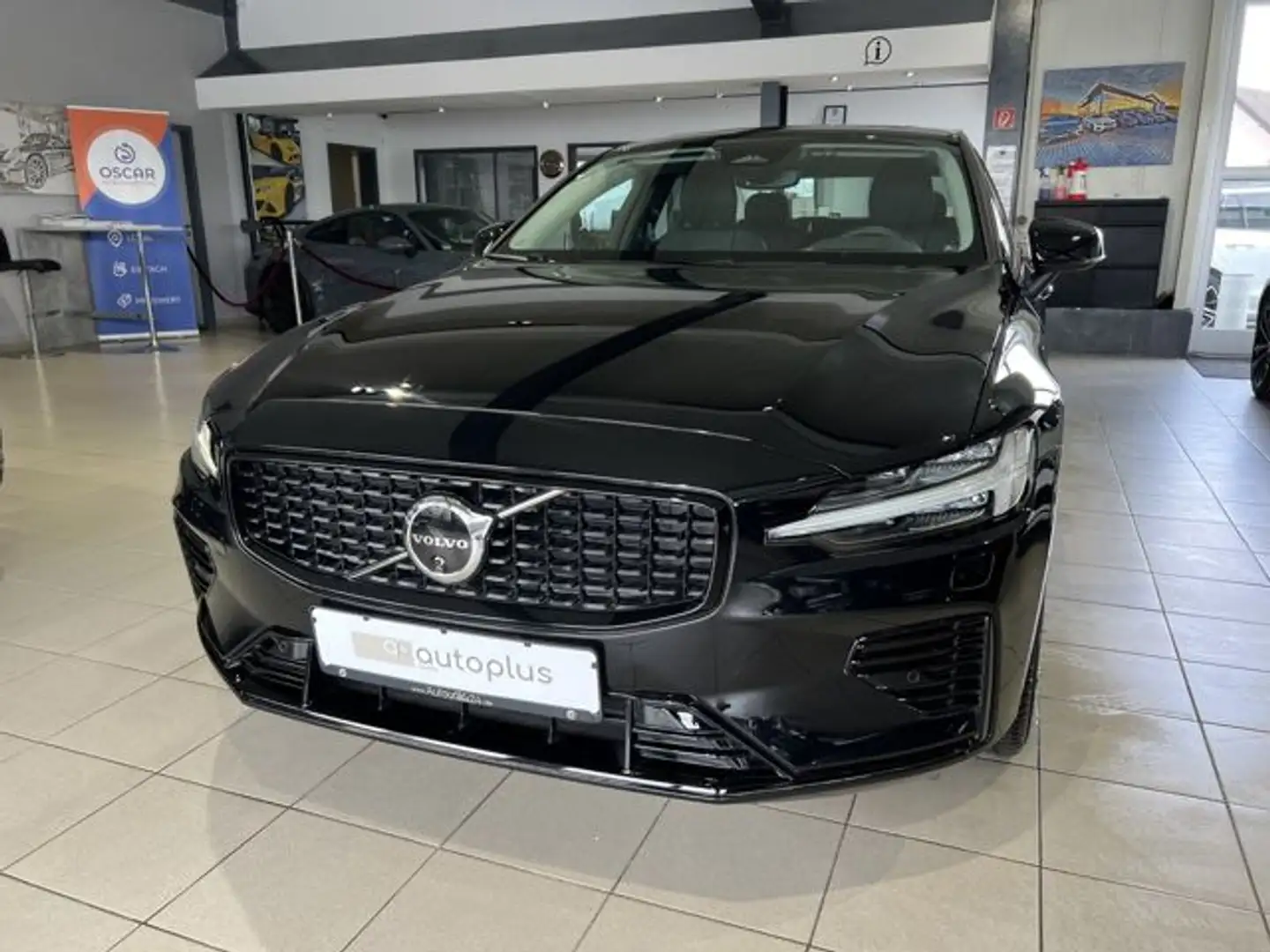 Volvo S60 T8 Ultimate Dark Recharge AWD 360° HeadUp Negro - 2