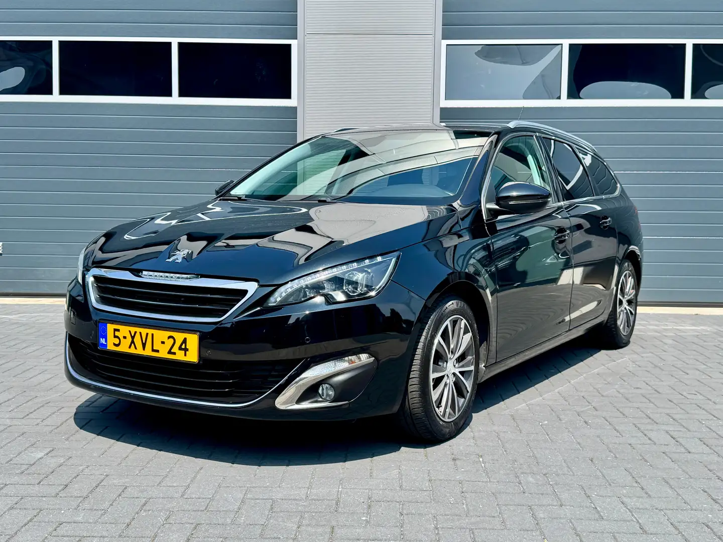 Peugeot 308 1.2 e-THP Allure Noir - 1