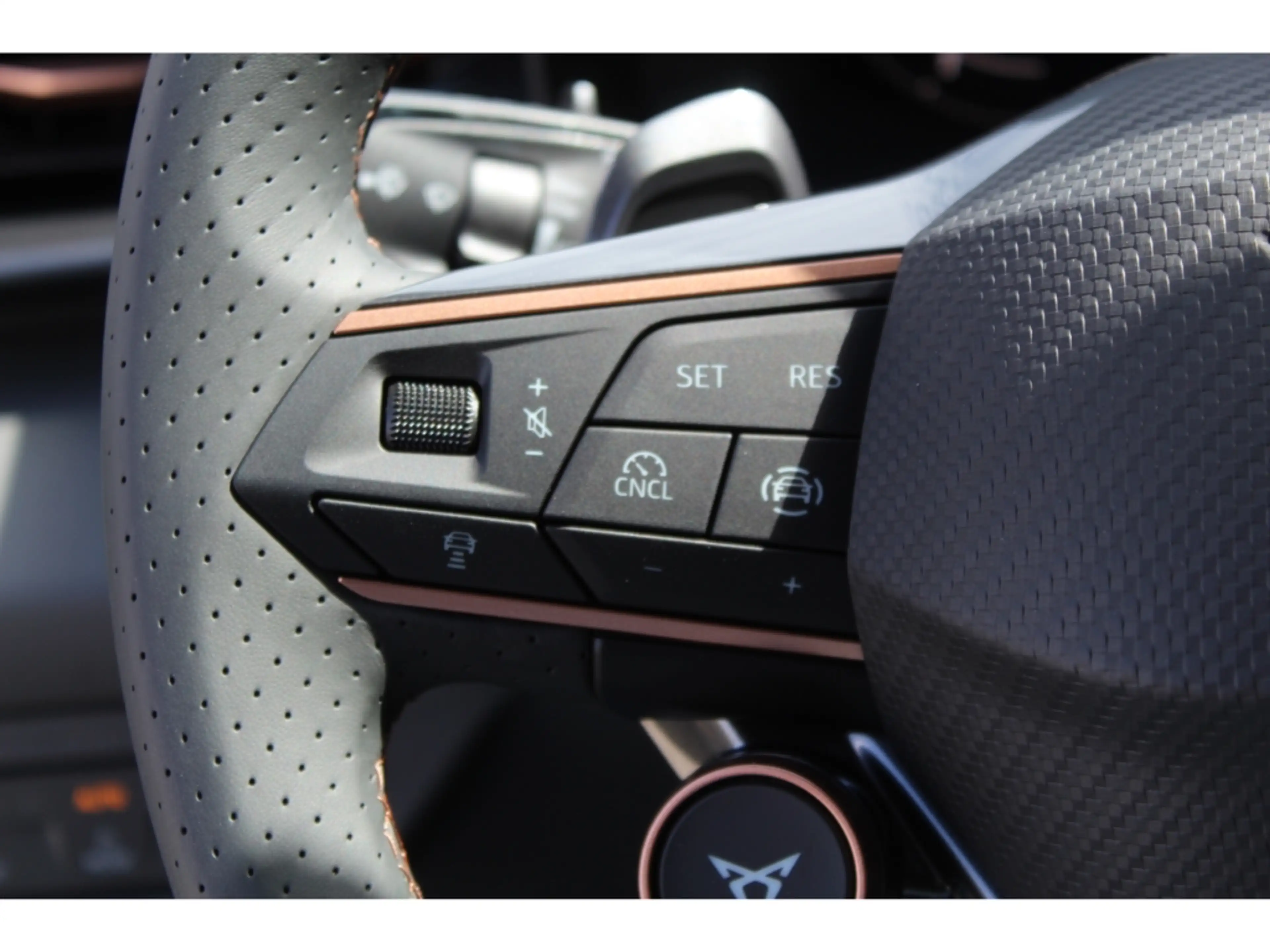 CUPRA Terramar 1.5 TSI DSG e-Hybrid VZ HUD AHK MATRIX KAMERA EL.S — photo 13