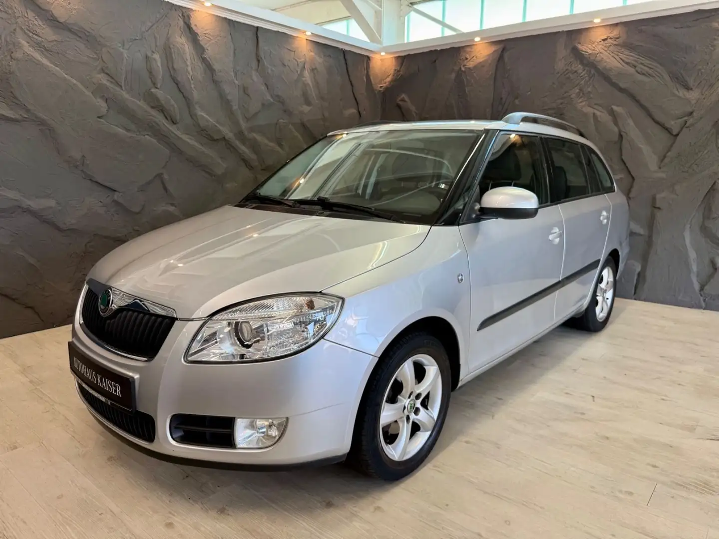 Skoda Fabia Combi Ambiente 1.4 16V/KLIMA/PDC/TÜV NEU/ Silber - 1