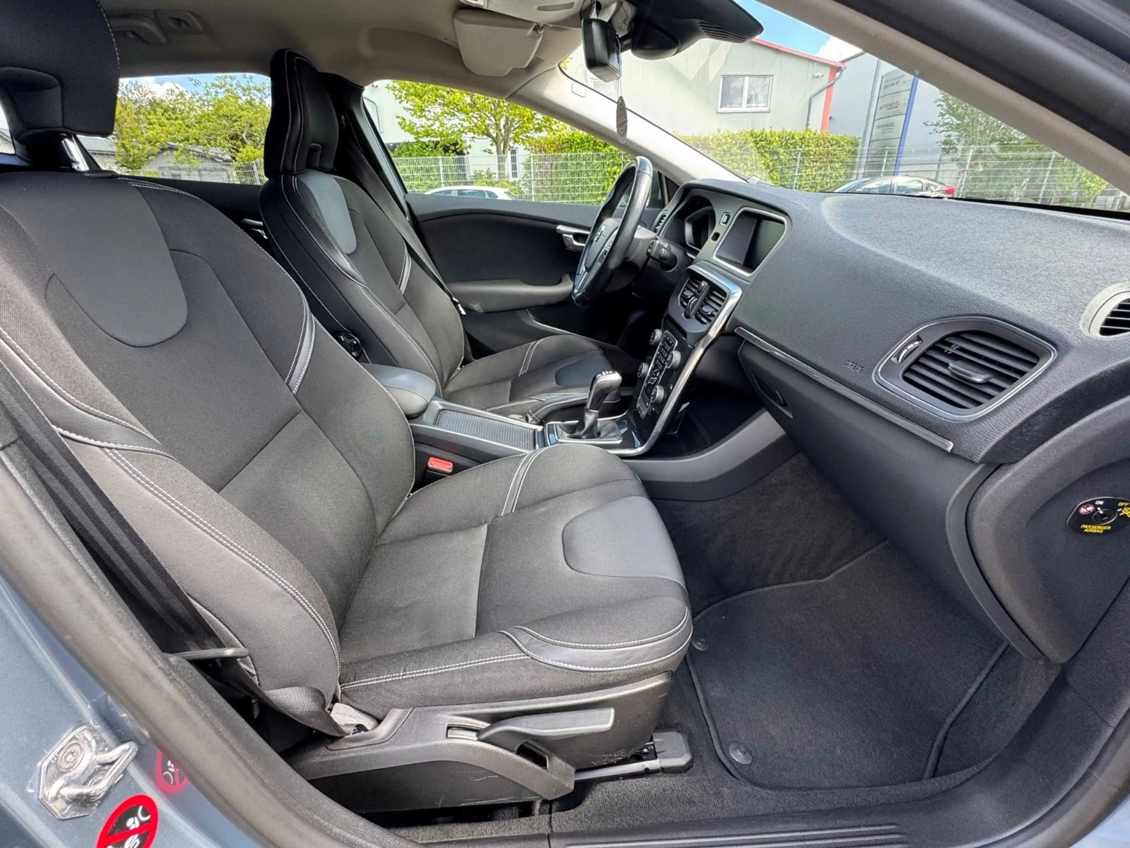 Volvo V40 Momentum SHZ/KLIMA/KAMERA/LED — photo 11