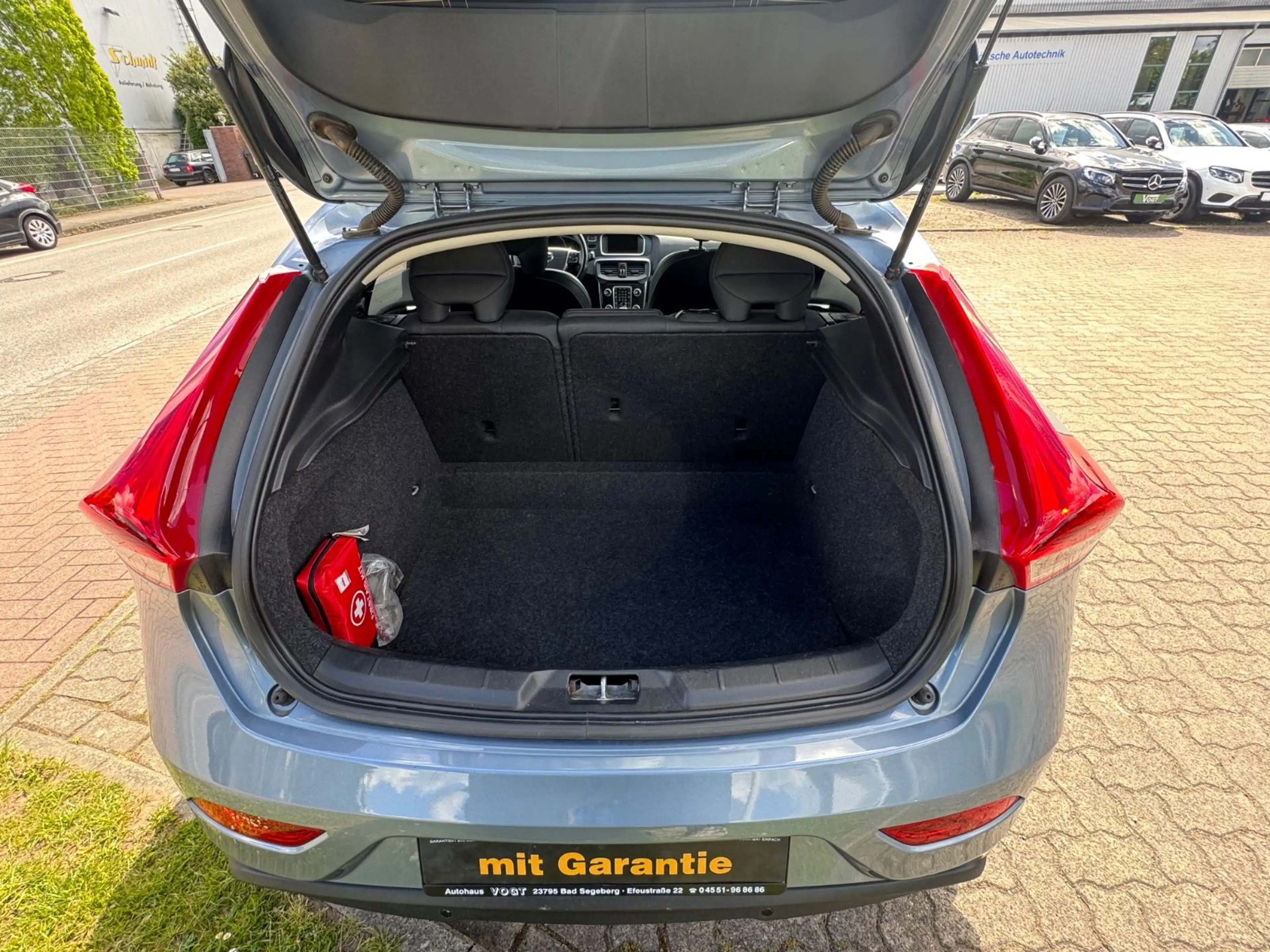 Volvo V40 Momentum SHZ/KLIMA/KAMERA/LED — photo 7