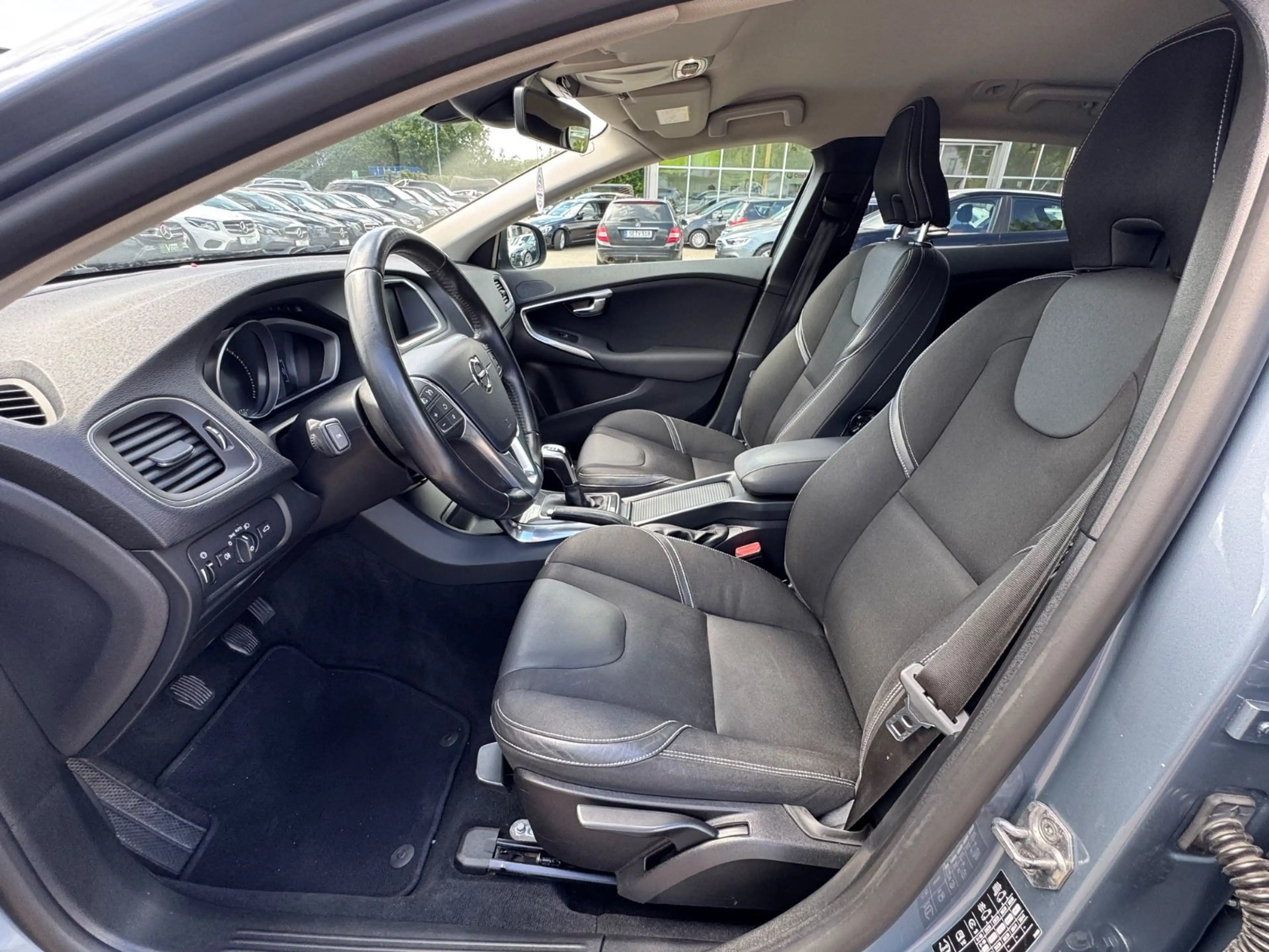 Volvo V40 Momentum SHZ/KLIMA/KAMERA/LED — photo 10