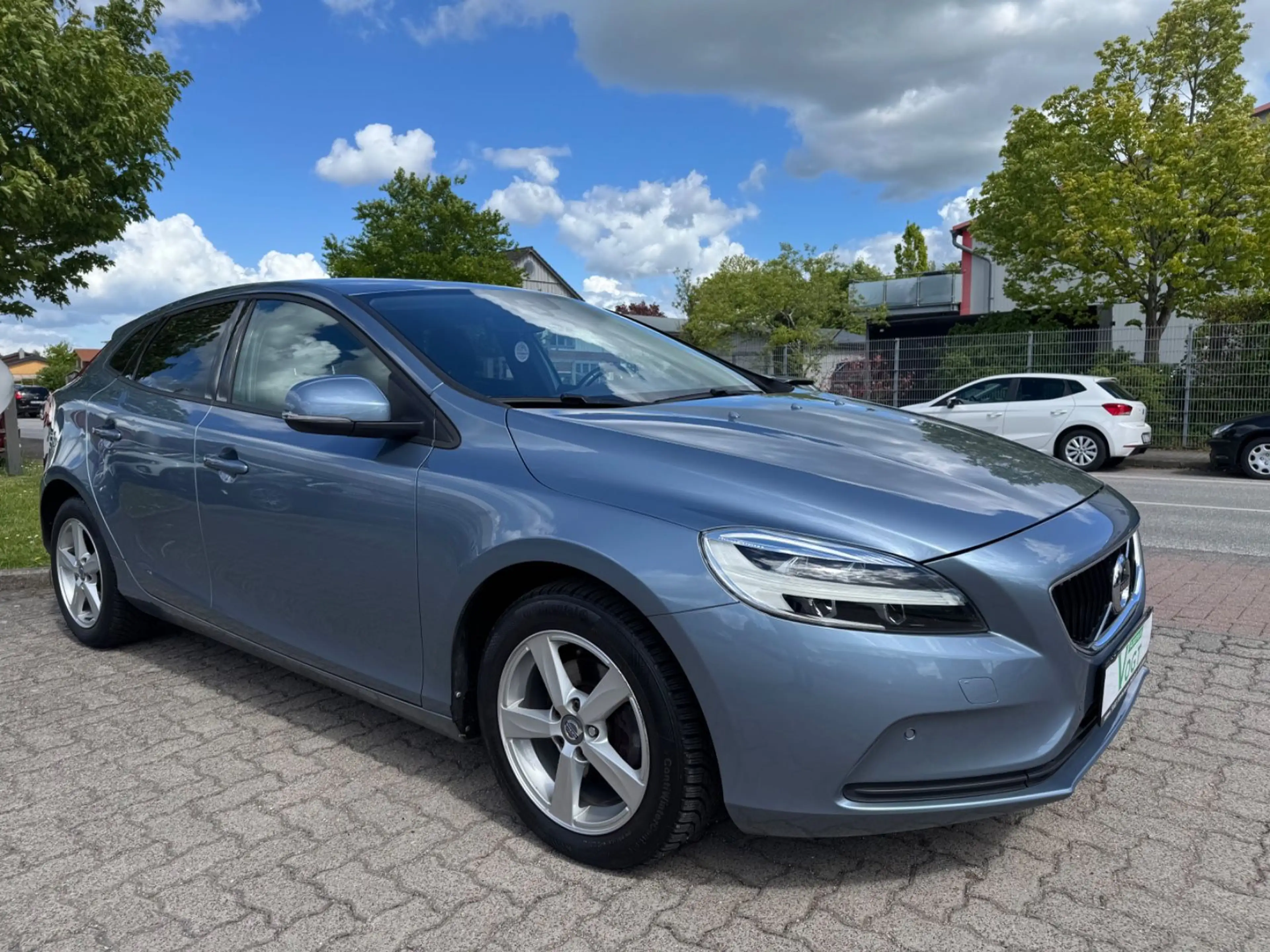 Volvo V40 Momentum SHZ/KLIMA/KAMERA/LED — photo 3