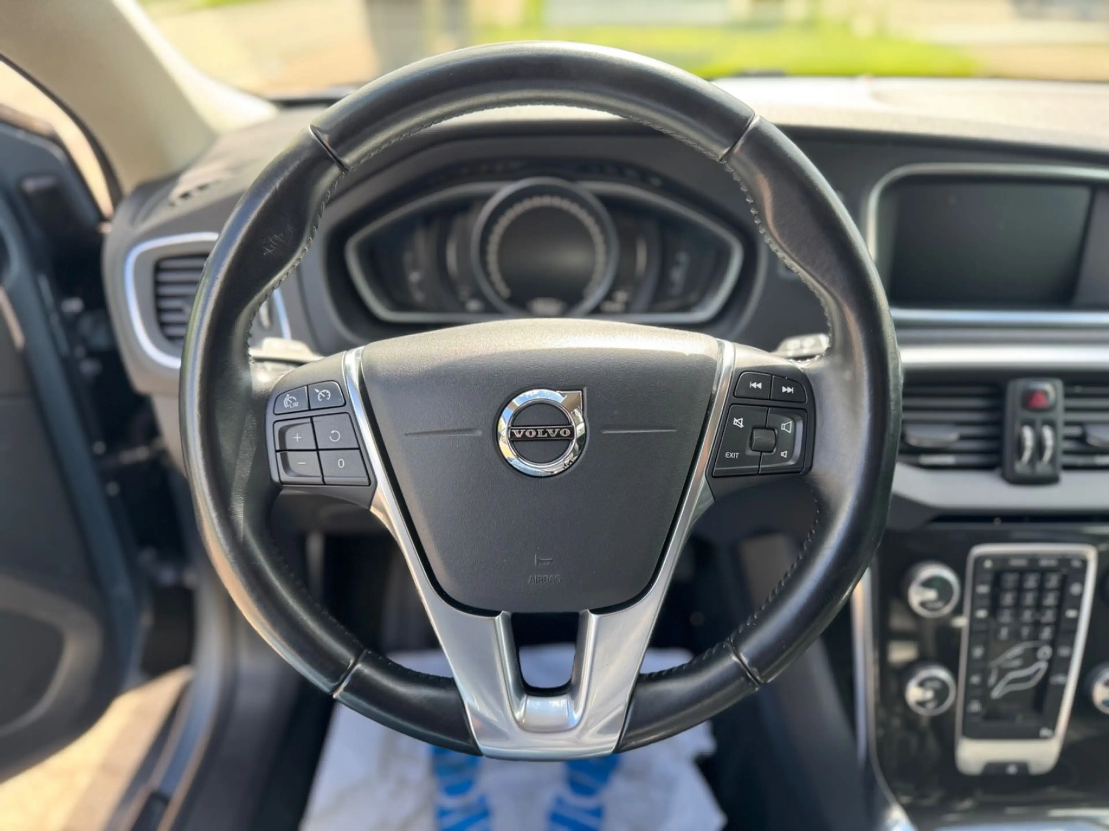 Volvo V40 Momentum SHZ/KLIMA/KAMERA/LED — photo 8