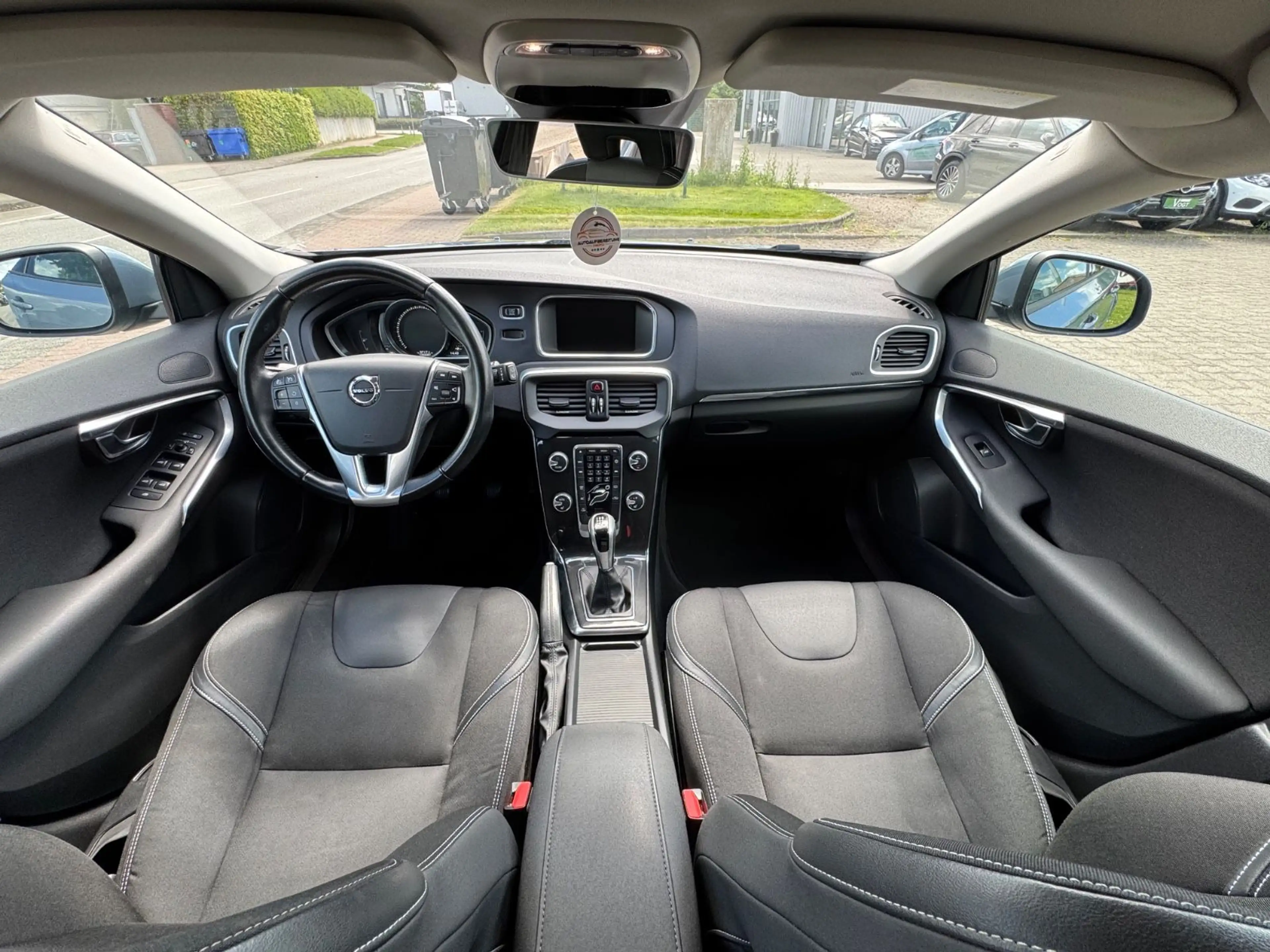 Volvo V40 Momentum SHZ/KLIMA/KAMERA/LED — photo 9