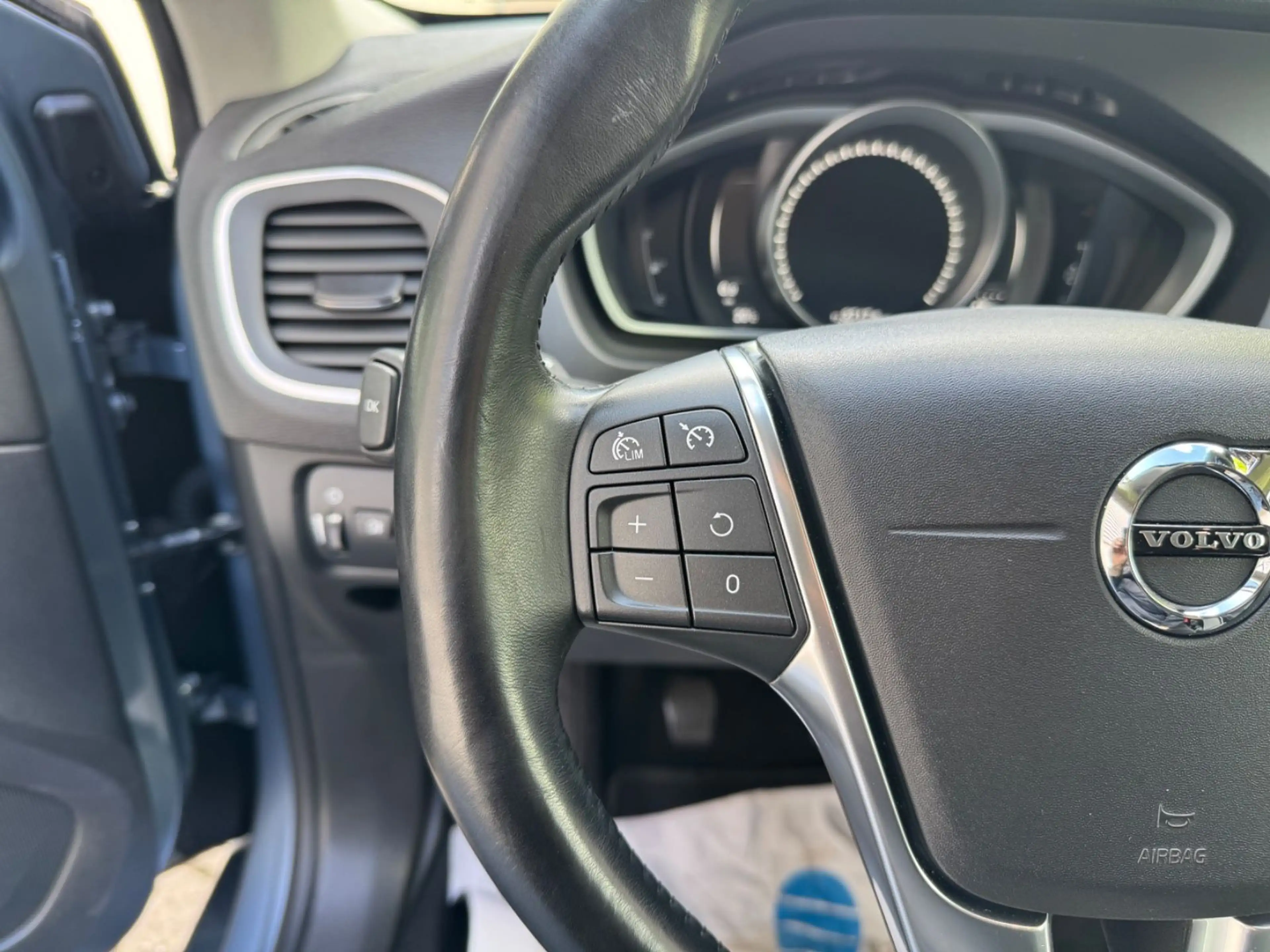 Volvo V40 Momentum SHZ/KLIMA/KAMERA/LED — photo 15