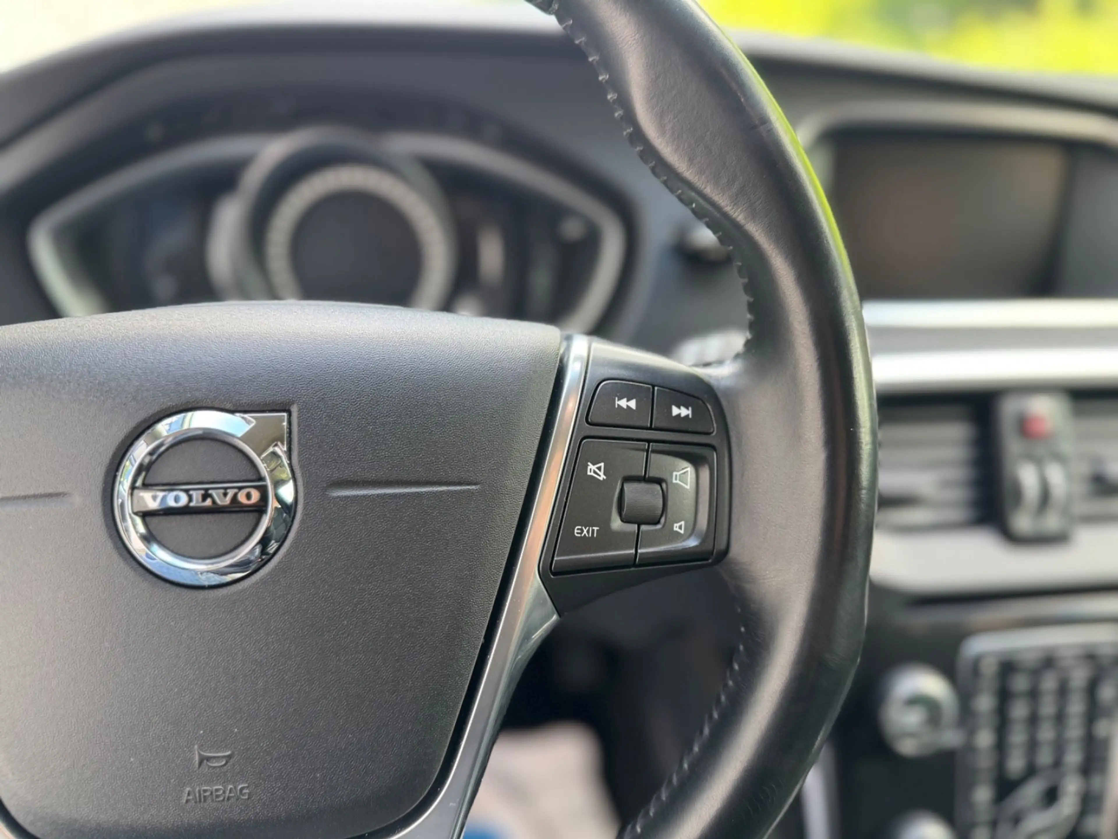 Volvo V40 Momentum SHZ/KLIMA/KAMERA/LED — photo 14
