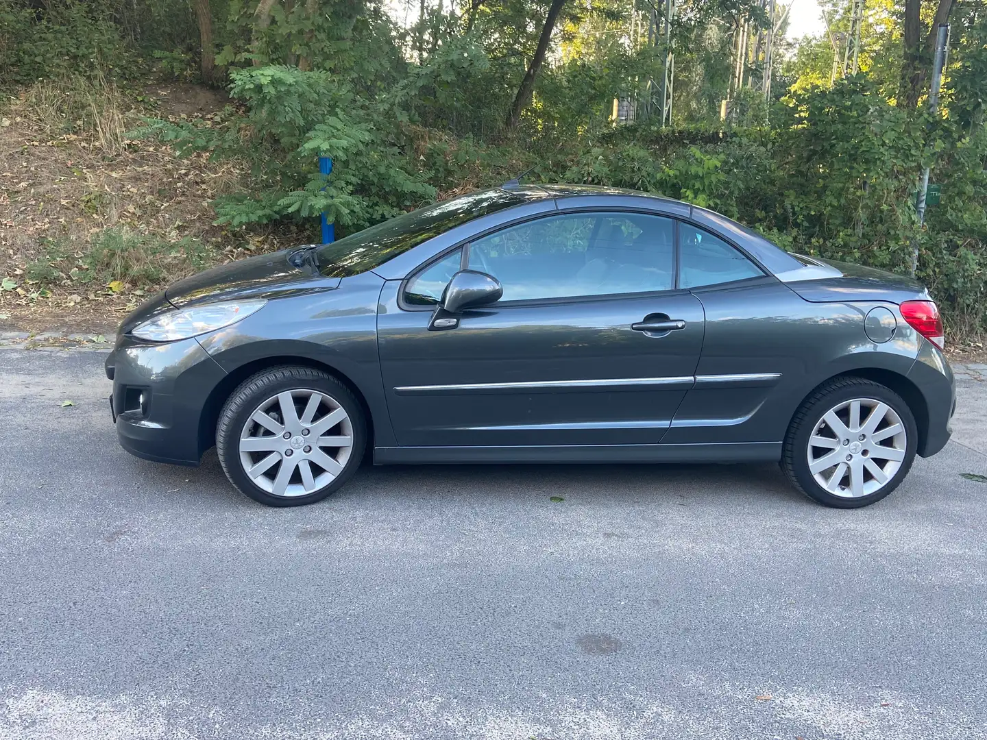 Peugeot 207 207 CC 120 VTi Allure, Klimaautomatik+Ledersitze Grau - 2