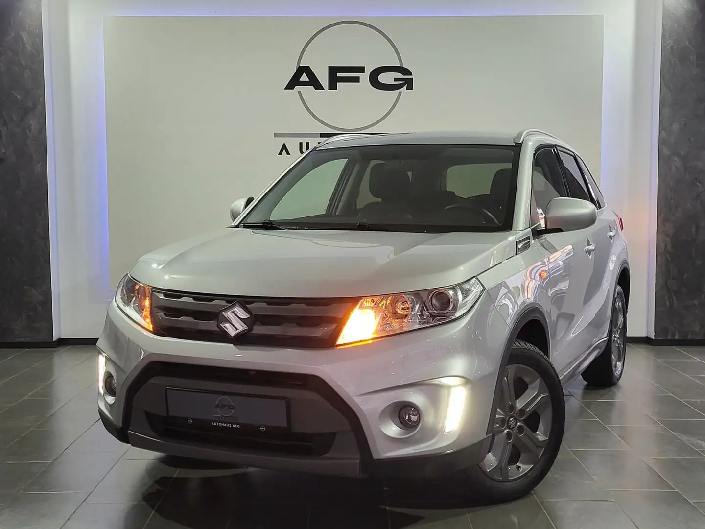 Suzuki Vitara 1.6 Club 4x2 Silber - 1