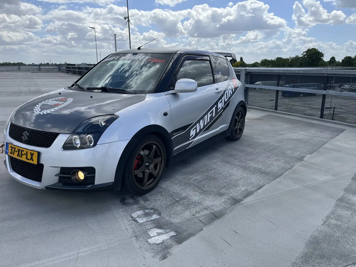 Suzuki Swift 1.6 Sport Grijs - 2