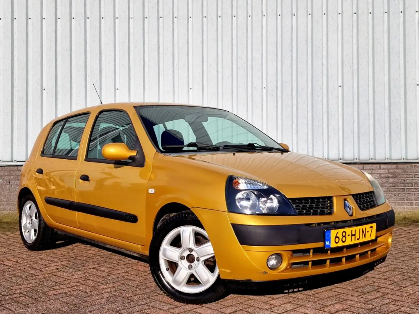Renault Clio 1.2 16V Airco Expression Geel - 1
