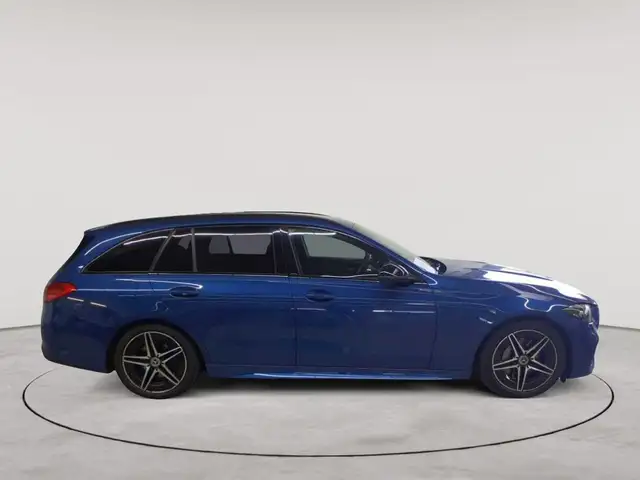 Mercedes-Benz C-Class view 3