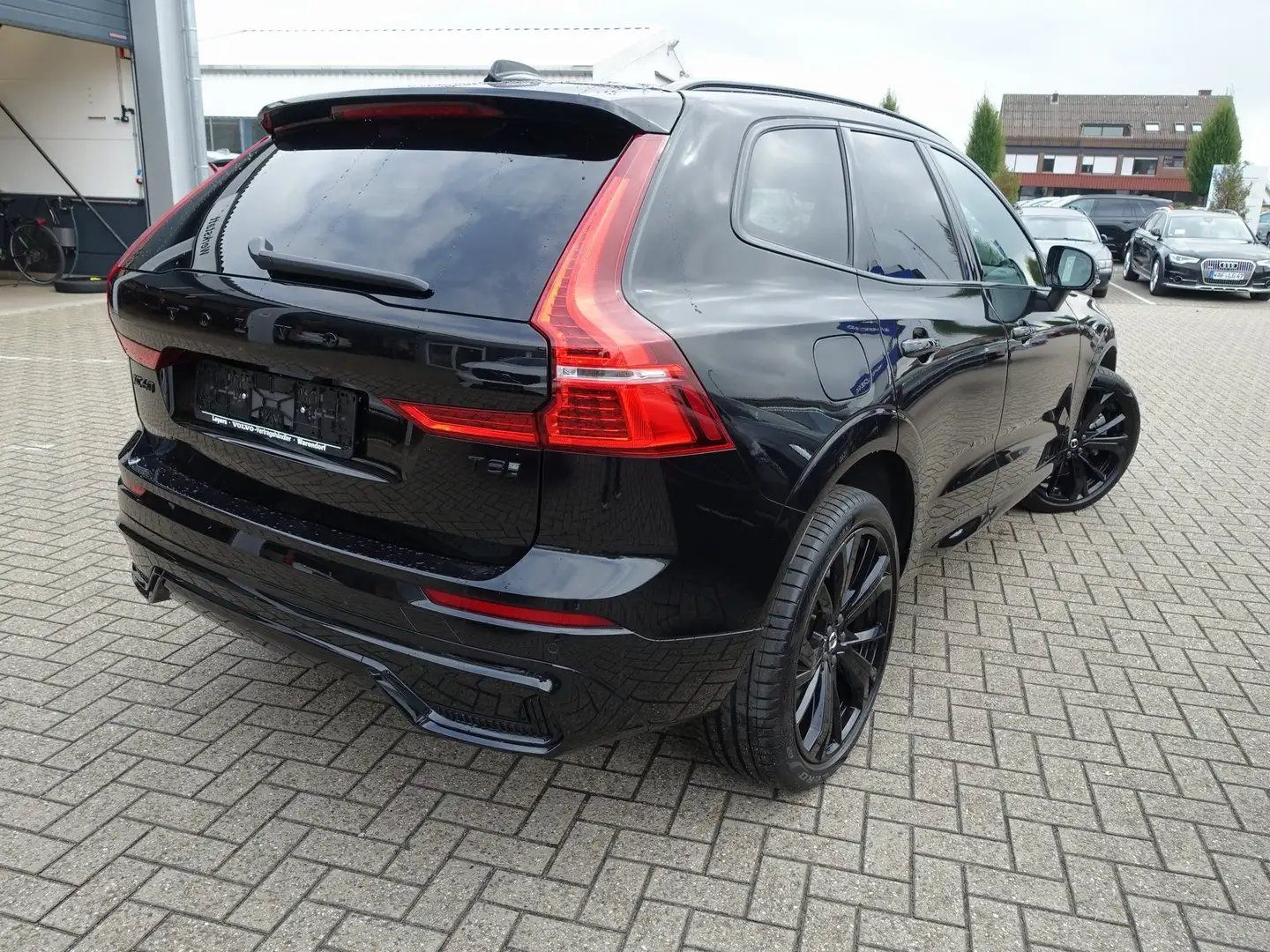 Volvo XC60 Black Edition Ultra T8 AWD/Massage/Pano/CAM Zwart - 2